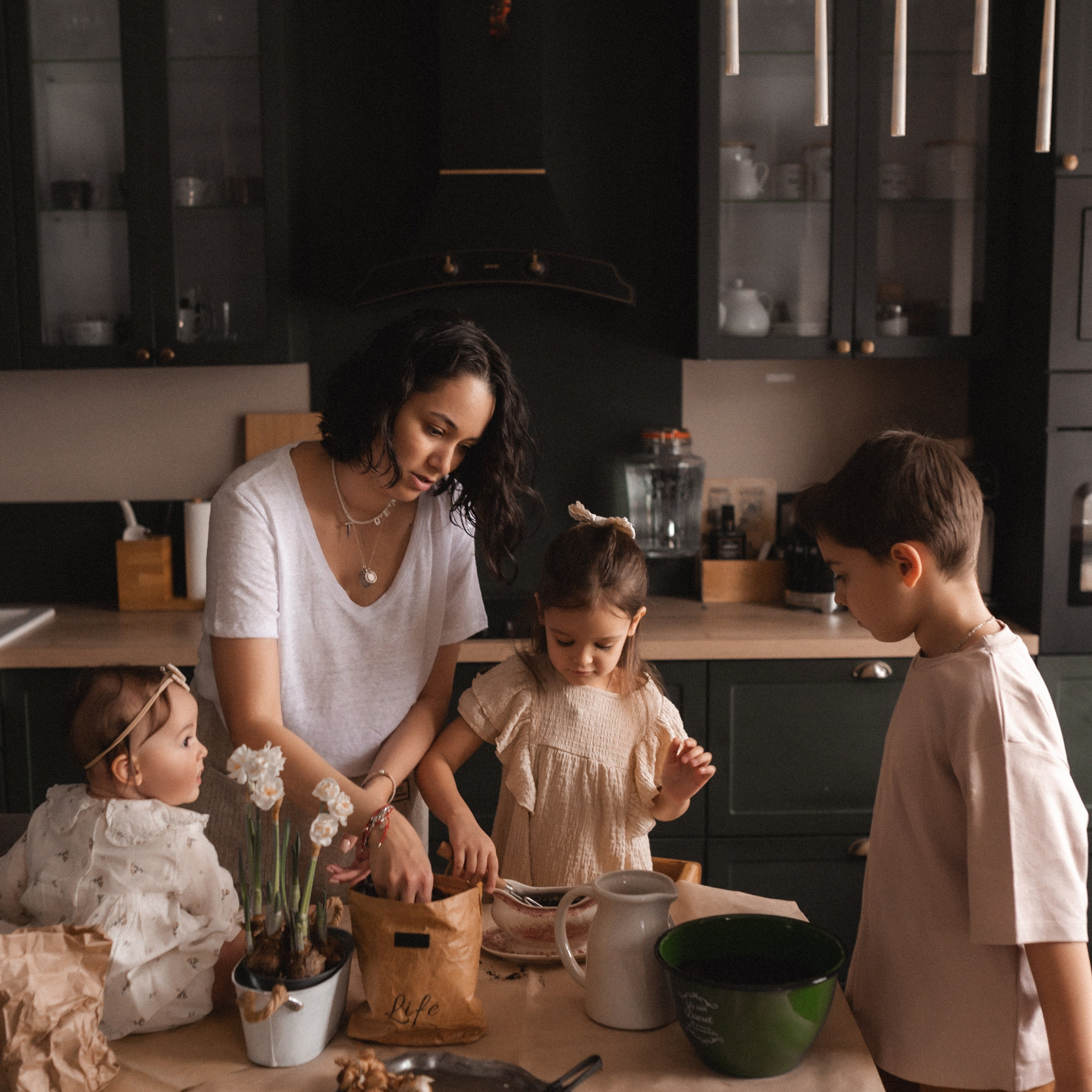 Полина, Дима, Мия и Эмма дома