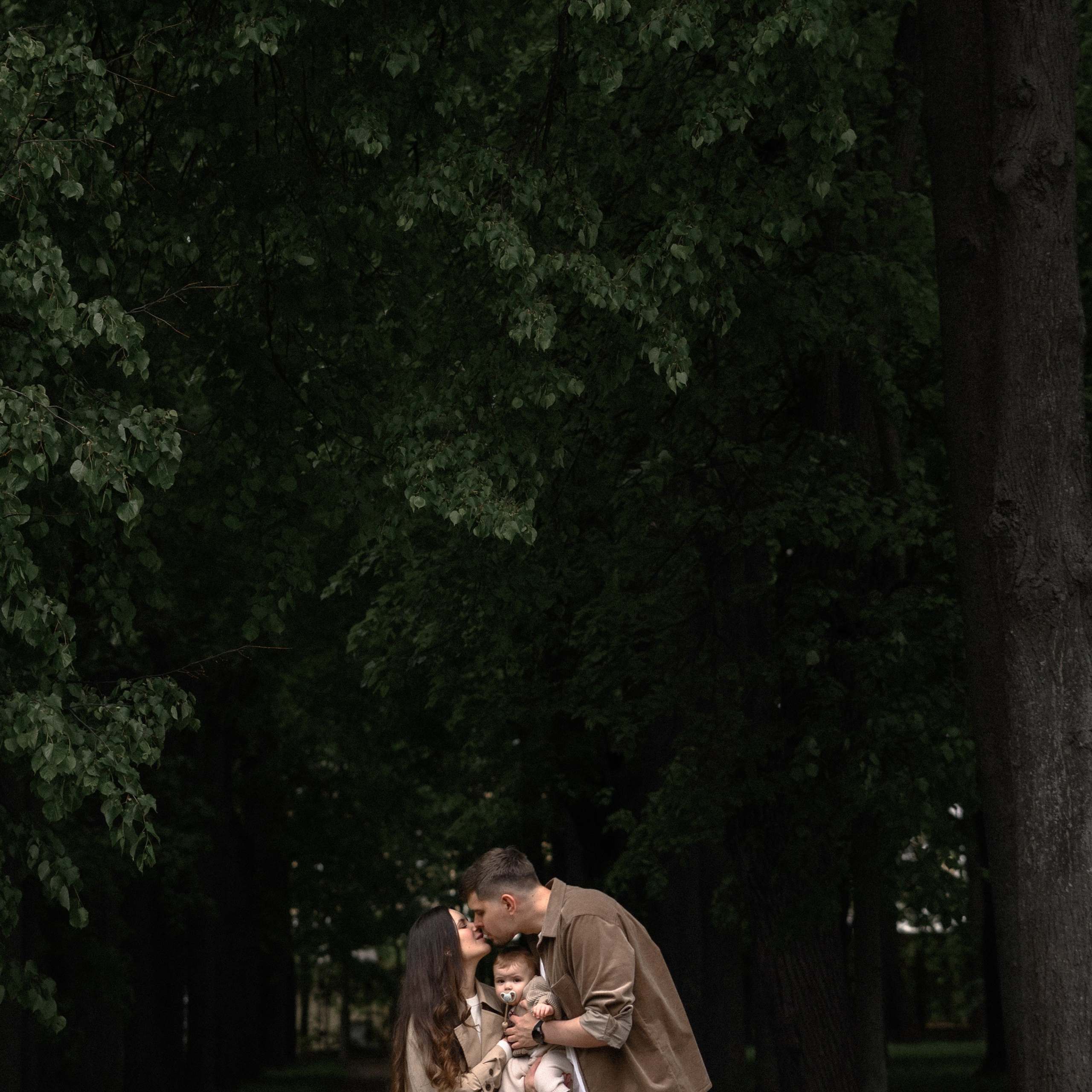 Даня, Лида и Эмма. Прогулка по усадьбе