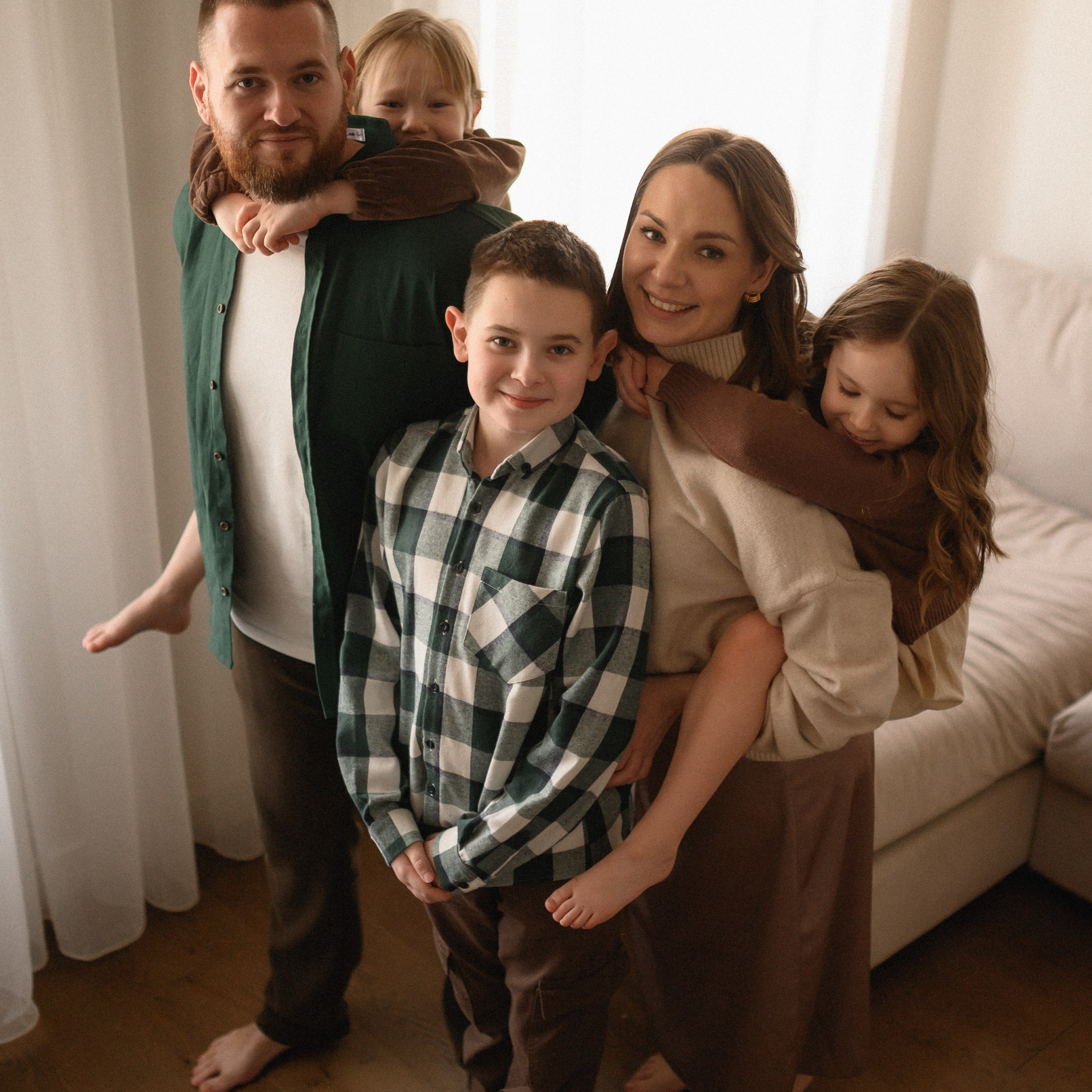 Валентин, Ирина, Евсей, Кира и Агата дома