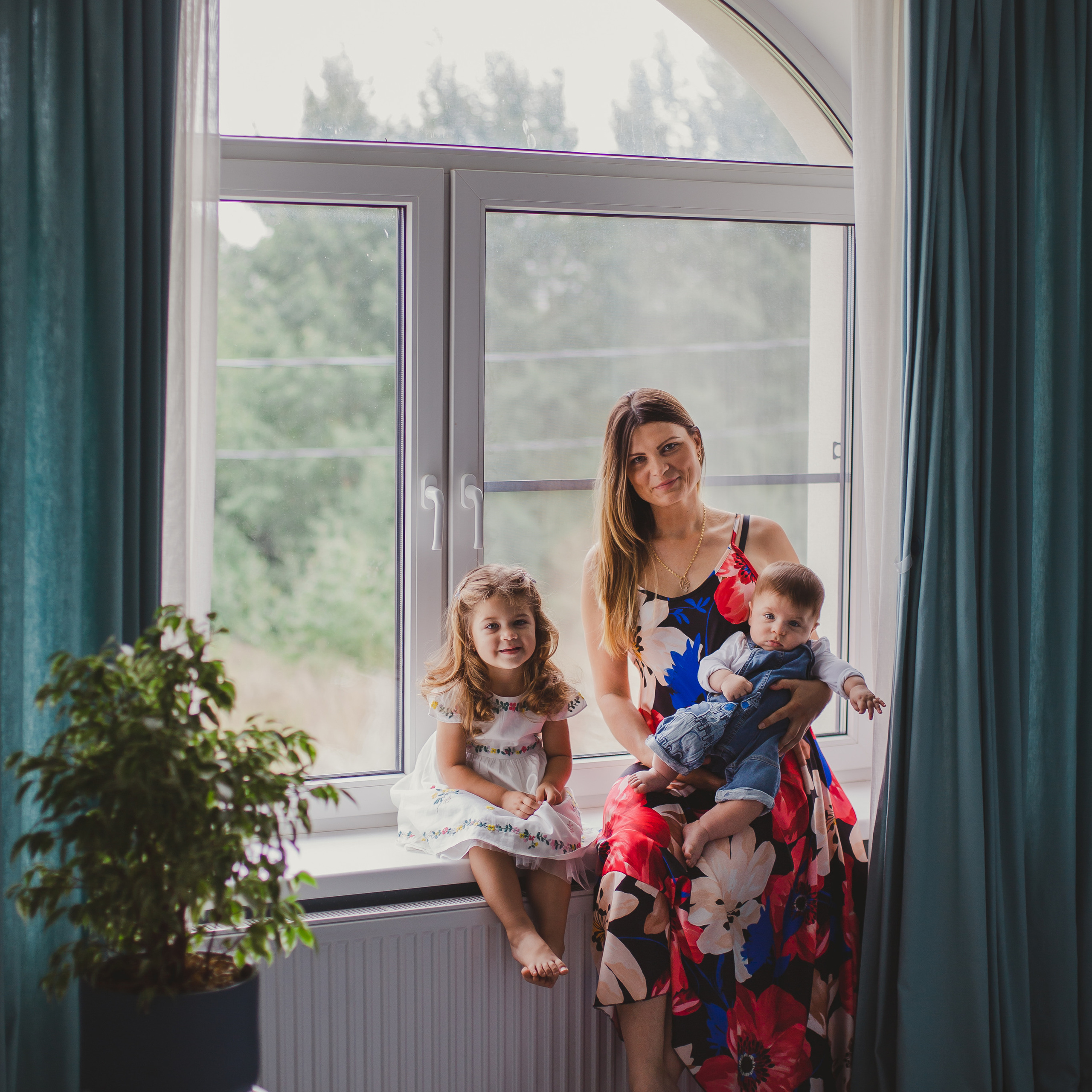 Лиза, Марианна и Эрнестос