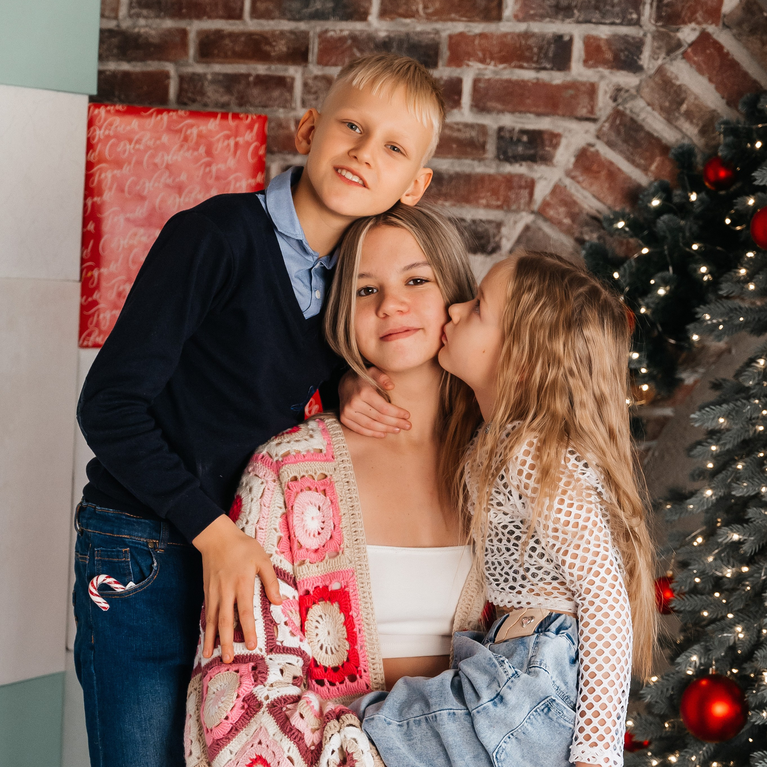 Сестренки и брат