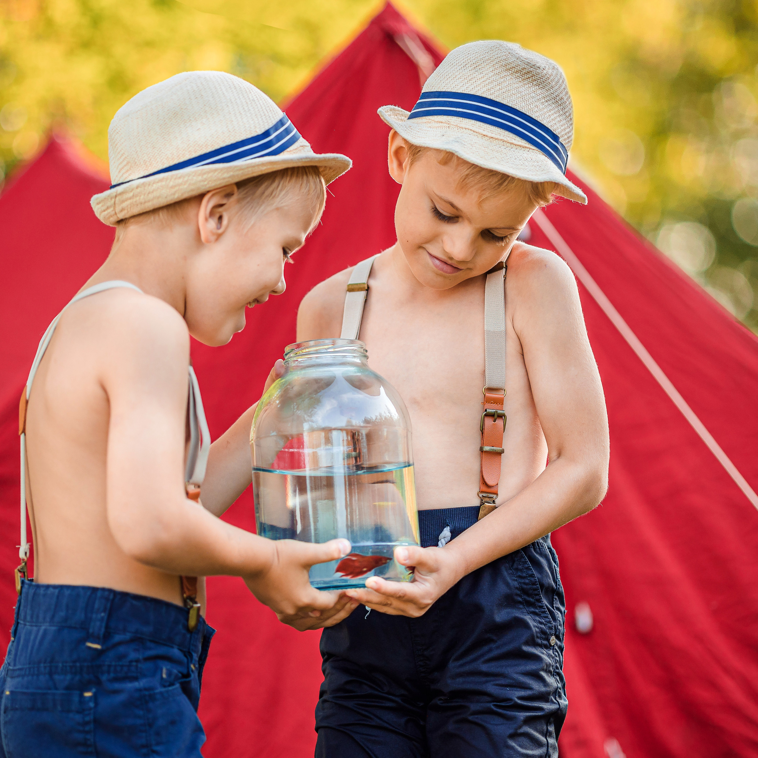 Рыбалка с&nbsp;красной палаткой