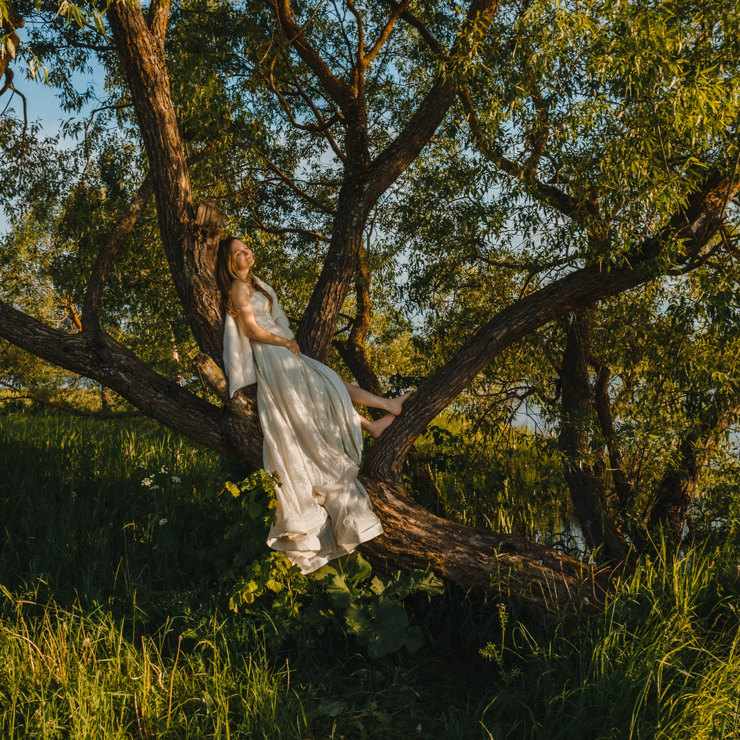 Невеста на закате (портрет)