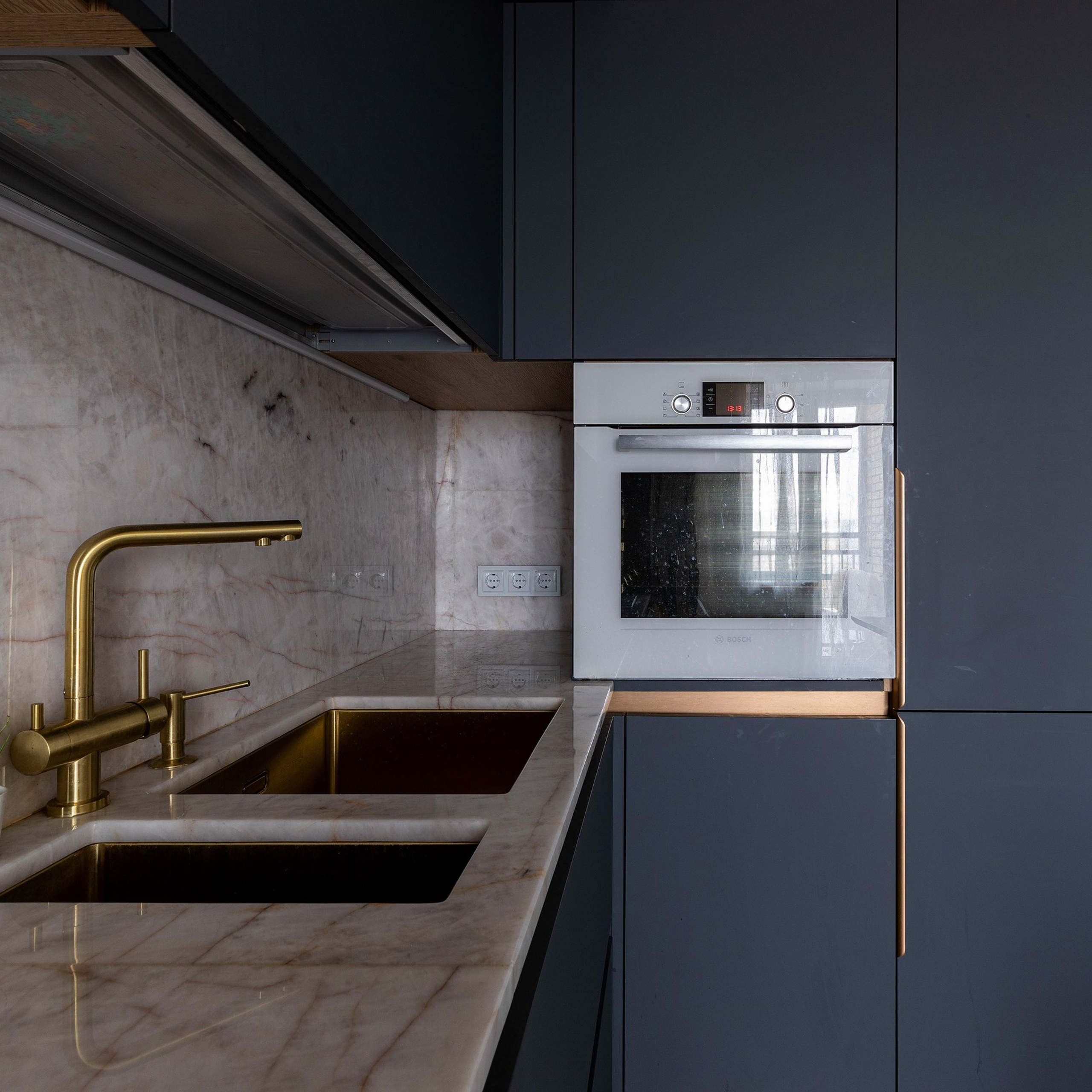 Фотосъёмка кухонного гарнитура и стола. Интерьерный фотограф в Санкт-Петербурге, Ленинградской области и в Москве Николай Щербаков