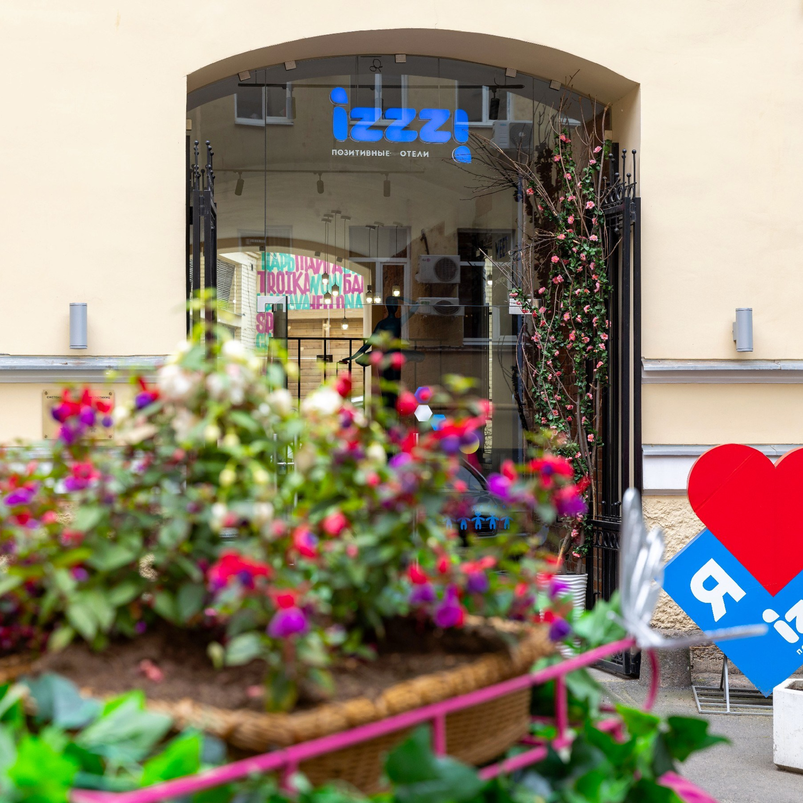 Отель Izzzi у Гостиного двора. Интерьерный фотограф в Санкт-Петербурге, Ленинградской области и в Москве Николай Щербаков