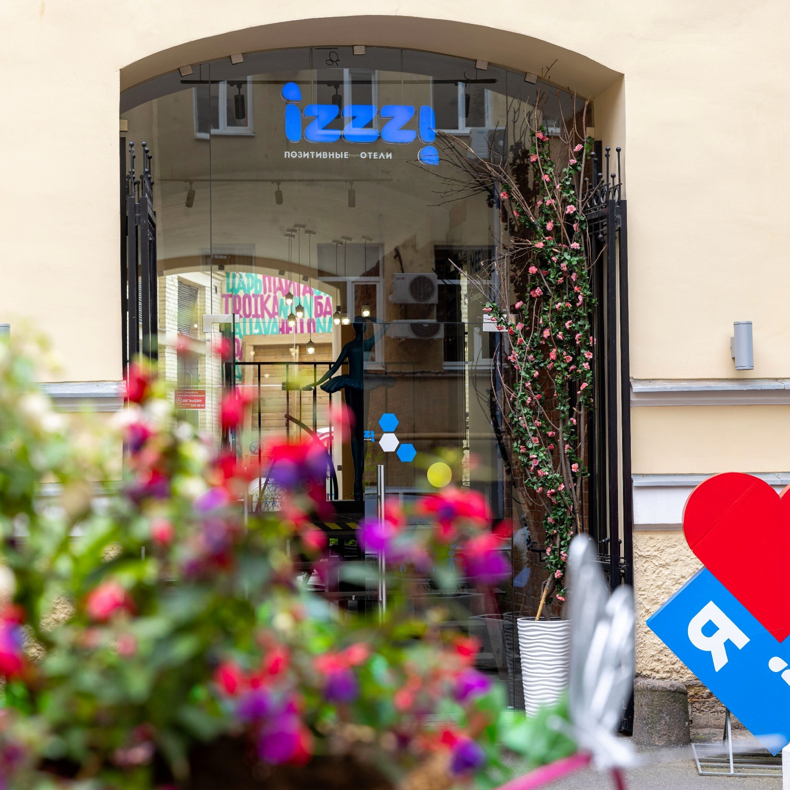 Отель Izzzi у Гостиного двора. Интерьерный фотограф в Санкт-Петербурге, Ленинградской области и в Москве Николай Щербаков