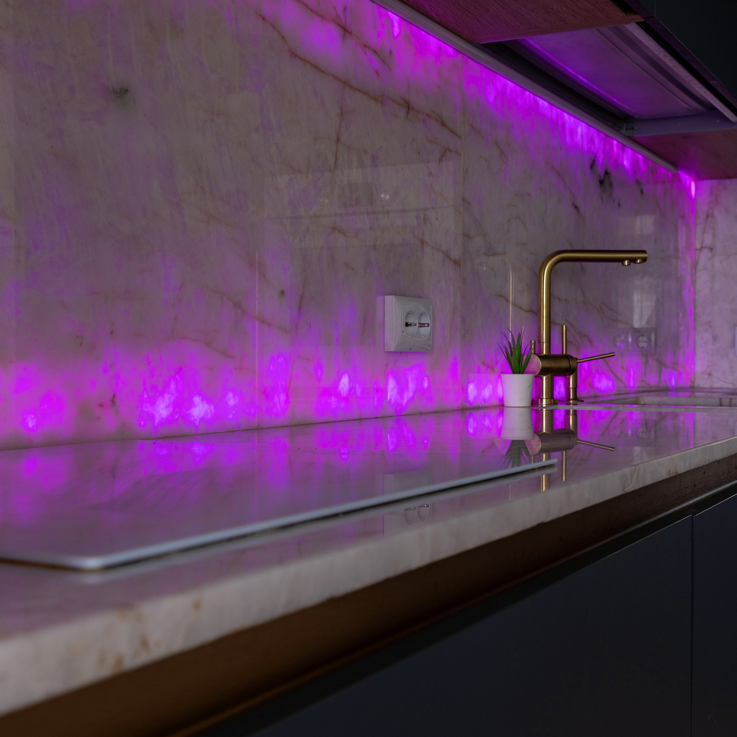 Фотосъёмка кухонного гарнитура и стола. Интерьерный фотограф в Санкт-Петербурге, Ленинградской области и в Москве Николай Щербаков