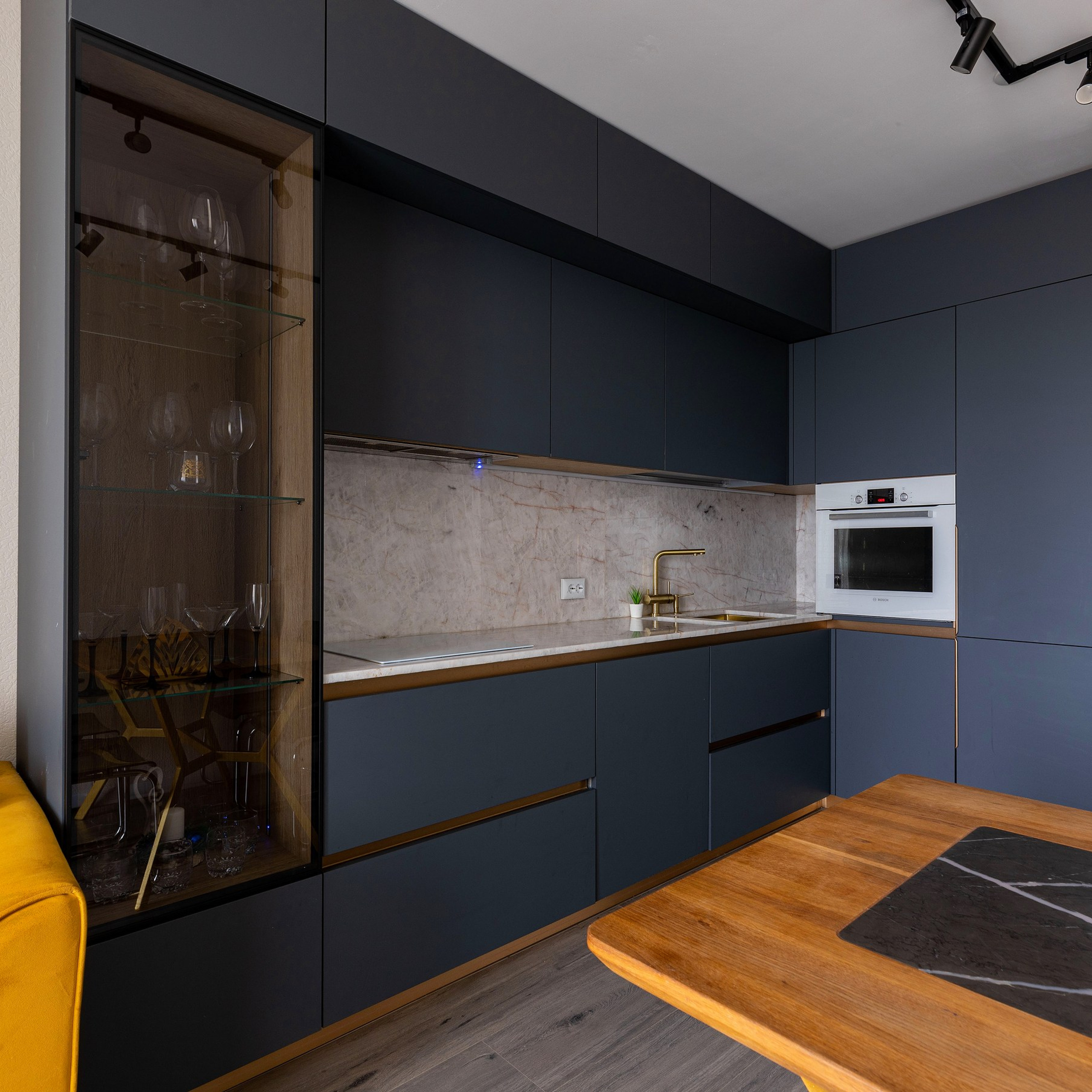 Фотосъёмка кухонного гарнитура и стола. Интерьерный фотограф в Санкт-Петербурге, Ленинградской области и в Москве Николай Щербаков