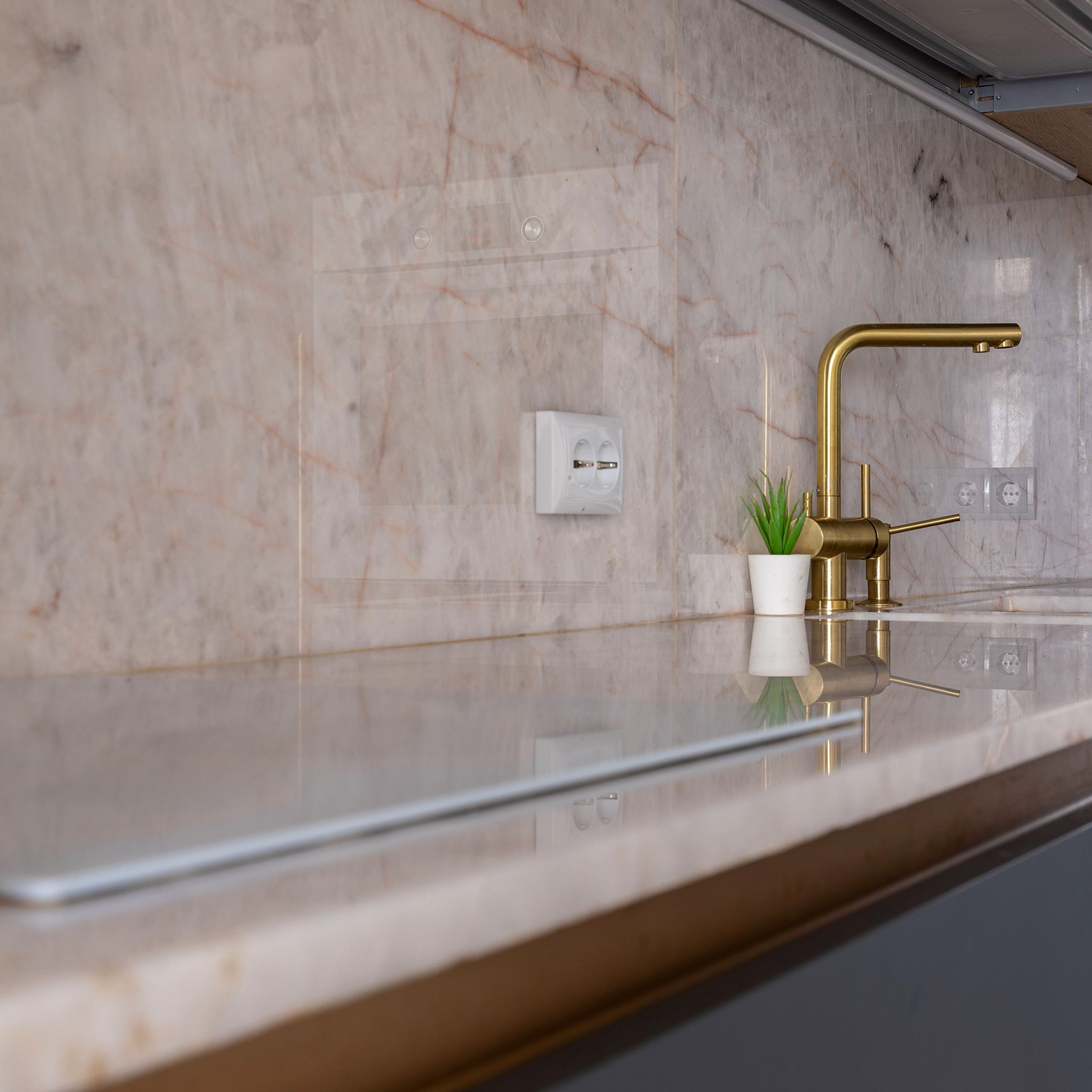 Фотосъёмка кухонного гарнитура и стола. Интерьерный фотограф в Санкт-Петербурге, Ленинградской области и в Москве Николай Щербаков