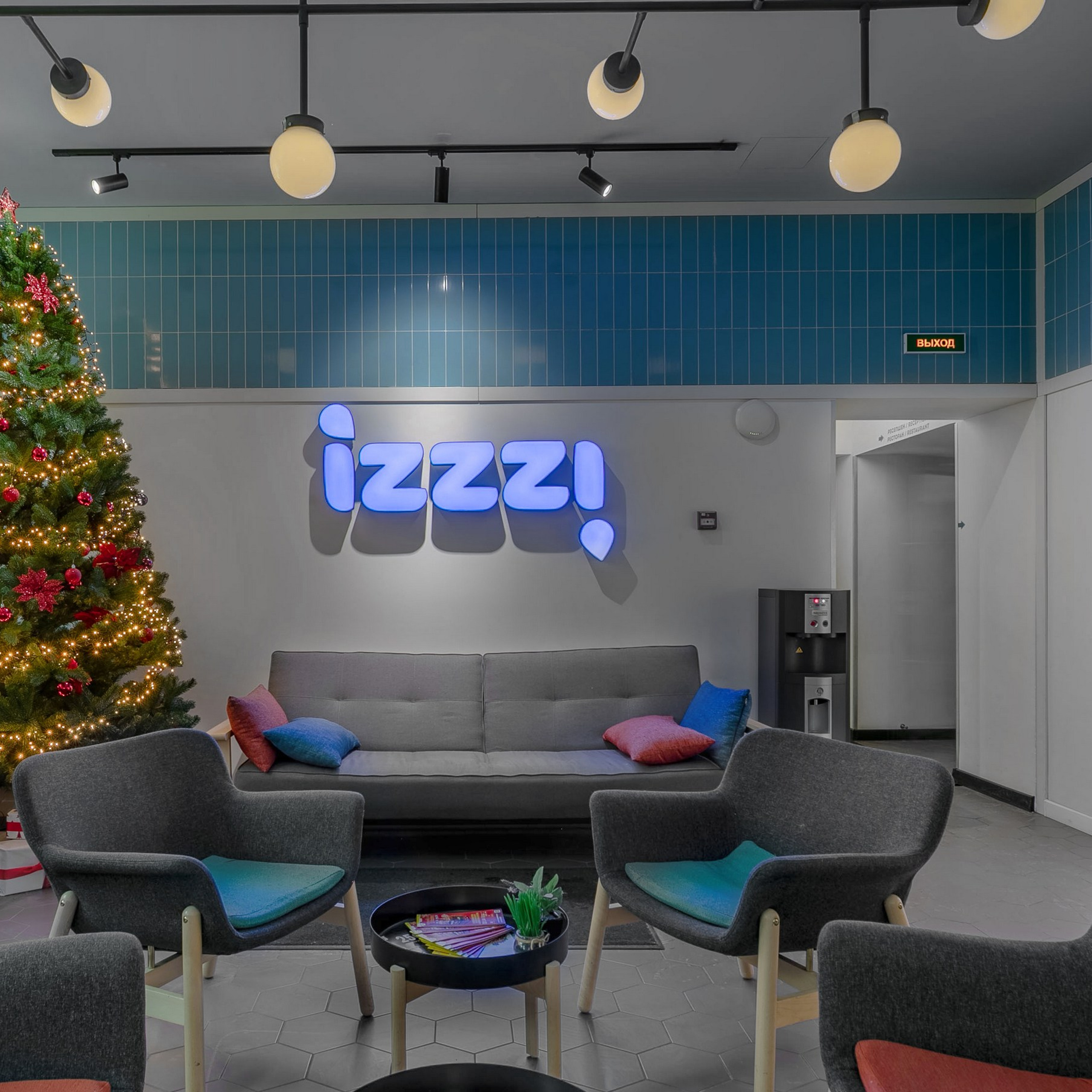 Отель Izzzi у Гостиного двора (Входная группа). Интерьерный фотограф в Санкт-Петербурге, Ленинградской области и в Москве Николай Щербаков