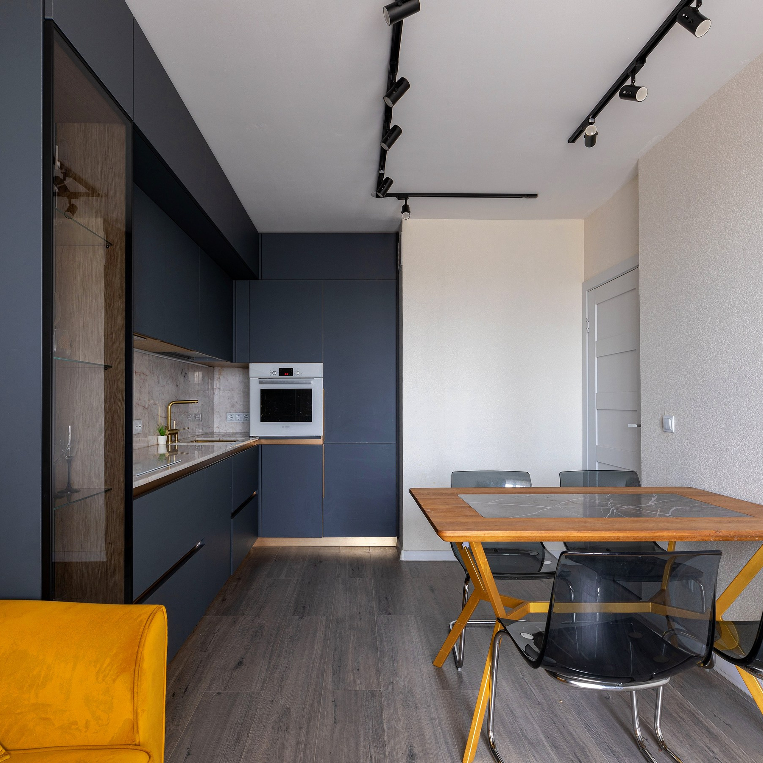 Фотосъёмка кухонного гарнитура и стола. Интерьерный фотограф в Санкт-Петербурге, Ленинградской области и в Москве Николай Щербаков