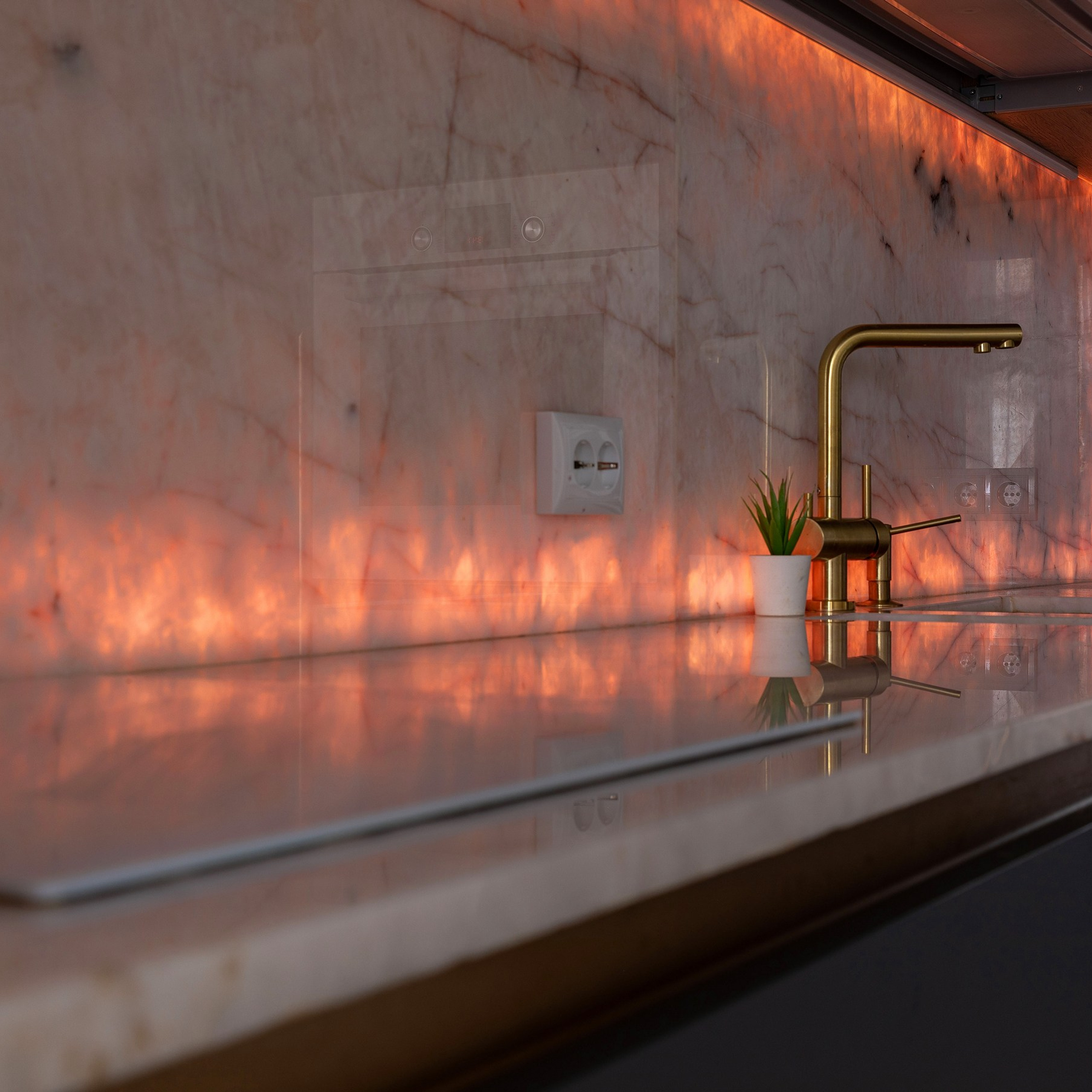 Фотосъёмка кухонного гарнитура и стола. Интерьерный фотограф в Санкт-Петербурге, Ленинградской области и в Москве Николай Щербаков