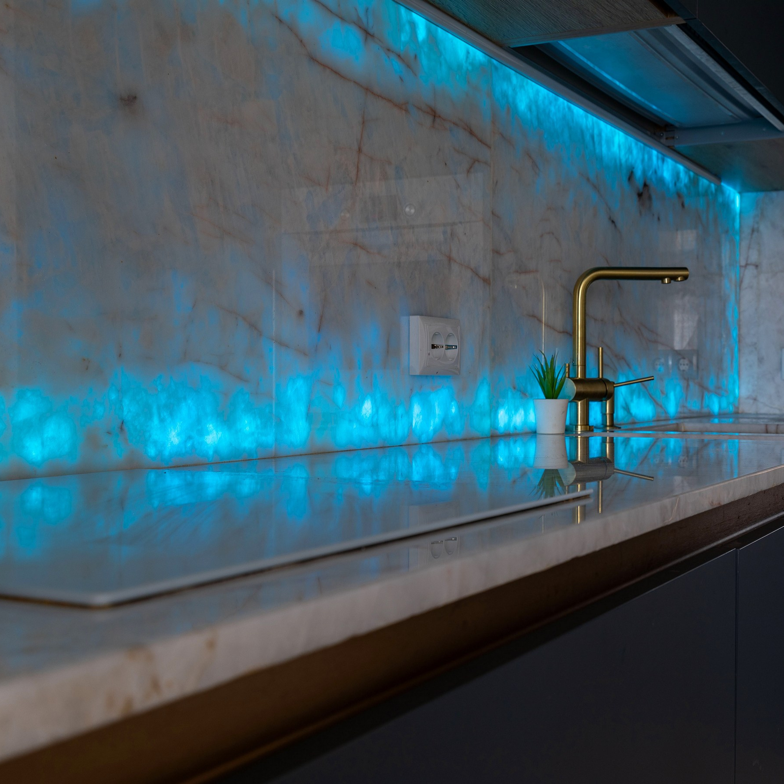 Фотосъёмка кухонного гарнитура и стола. Интерьерный фотограф в Санкт-Петербурге, Ленинградской области и в Москве Николай Щербаков