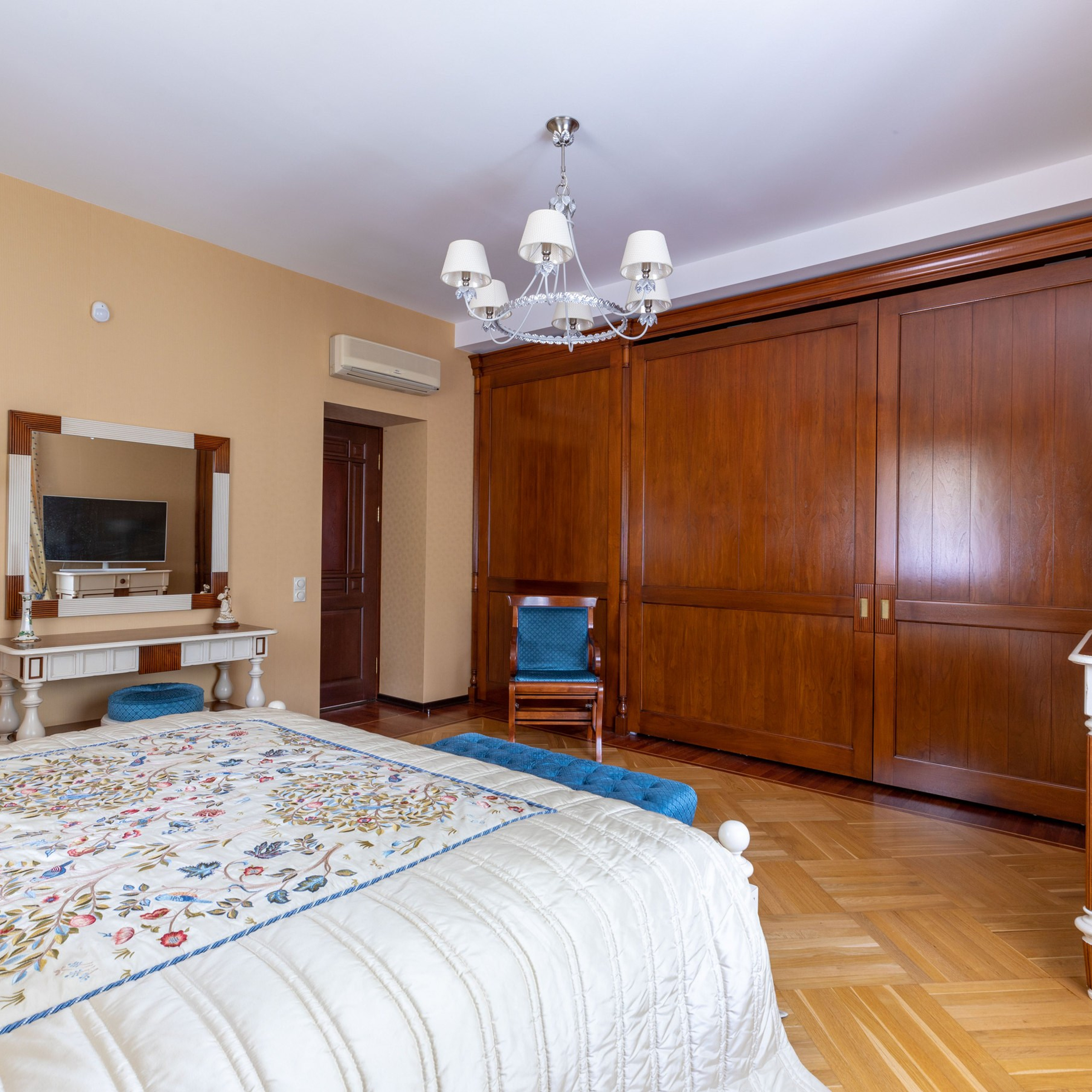 Дом для продажи в Агалатово. Интерьерный фотограф в Санкт-Петербурге, Ленинградской области и в Москве Николай Щербаков