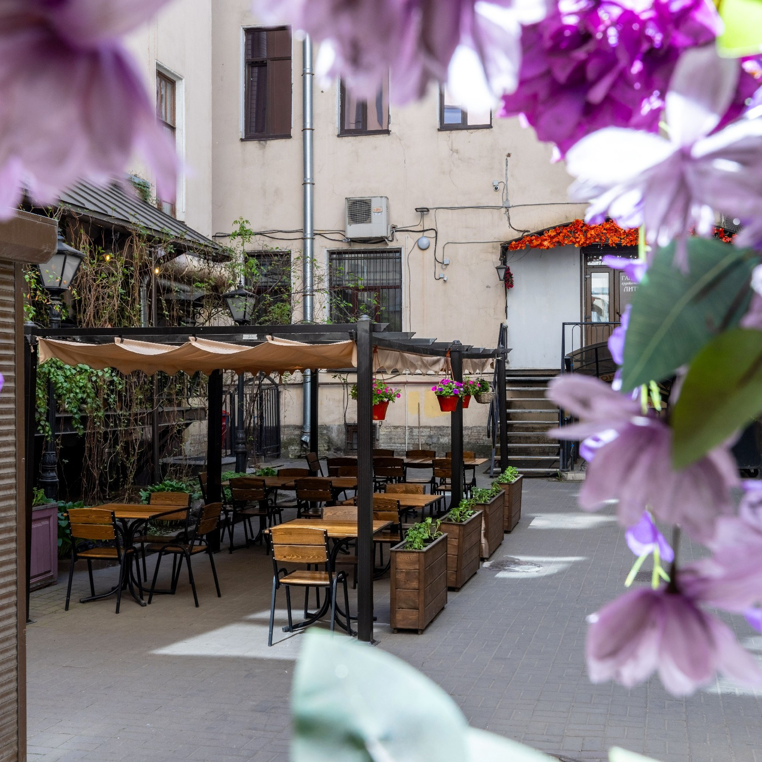 Студия на Большой Морской. Интерьерный фотограф в Санкт-Петербурге, Ленинградской области и в Москве Николай Щербаков