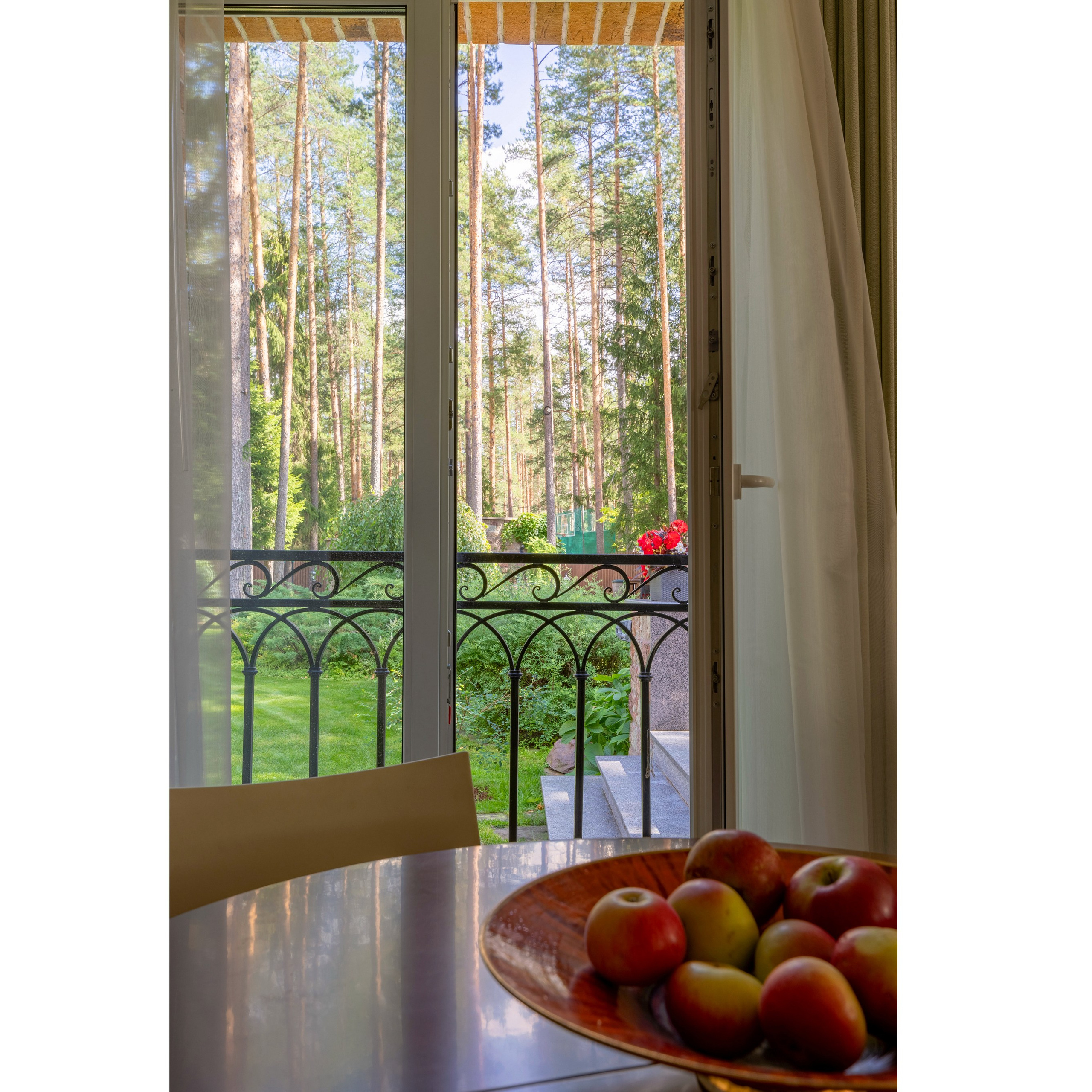 Дом для продажи в Агалатово. Интерьерный фотограф в Санкт-Петербурге, Ленинградской области и в Москве Николай Щербаков