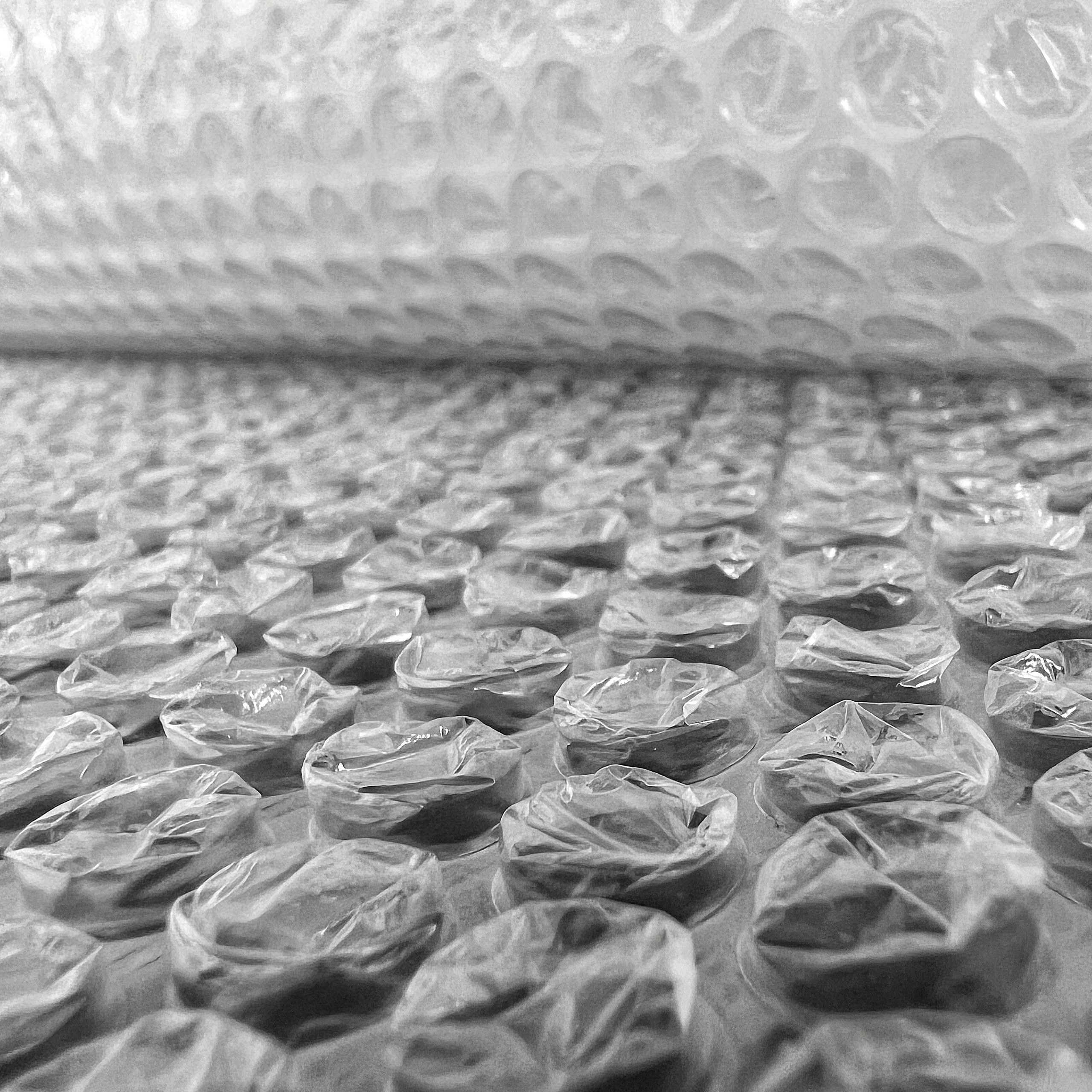 Пленка-пупырка и пленка-стрейч.