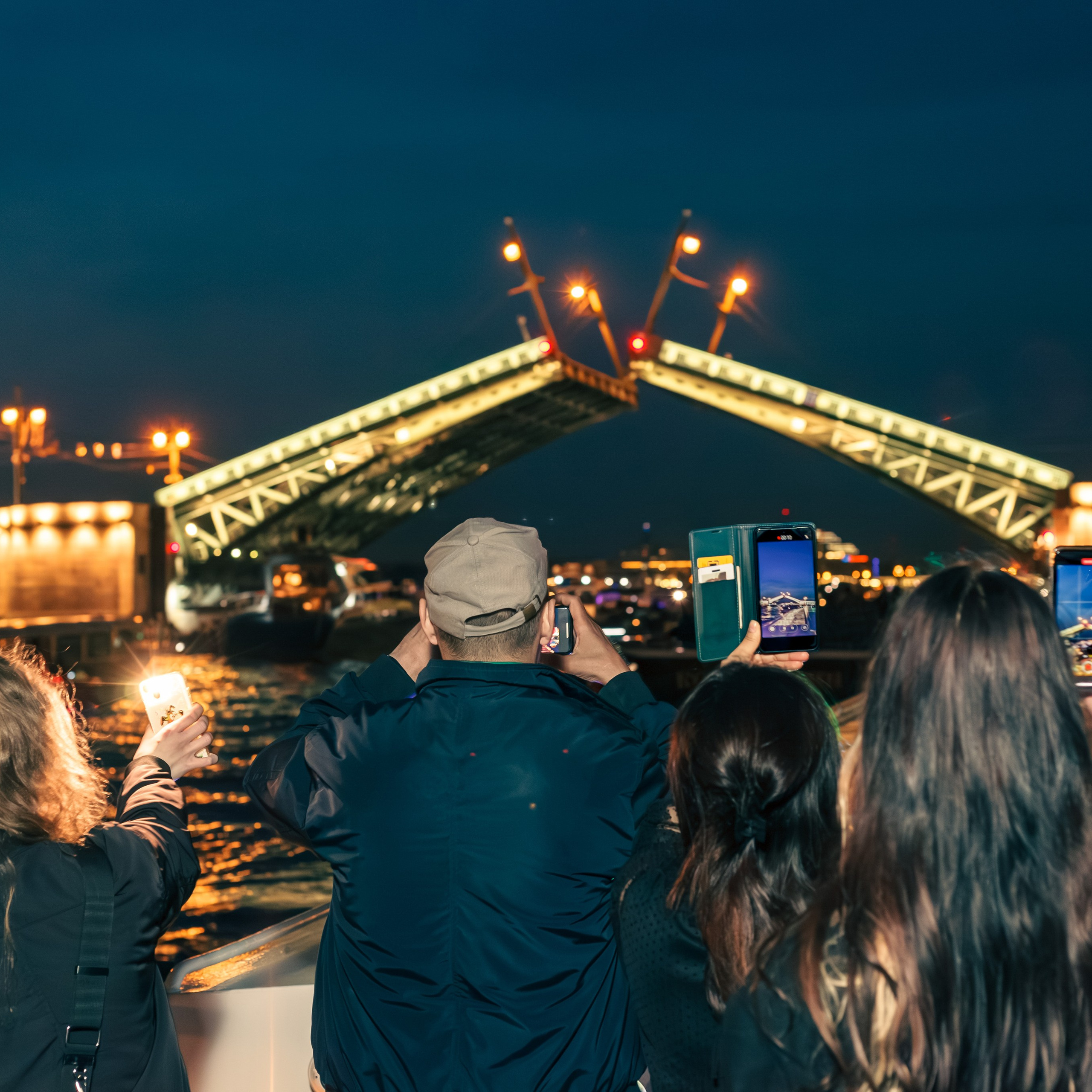 Мосты в лучах ночи