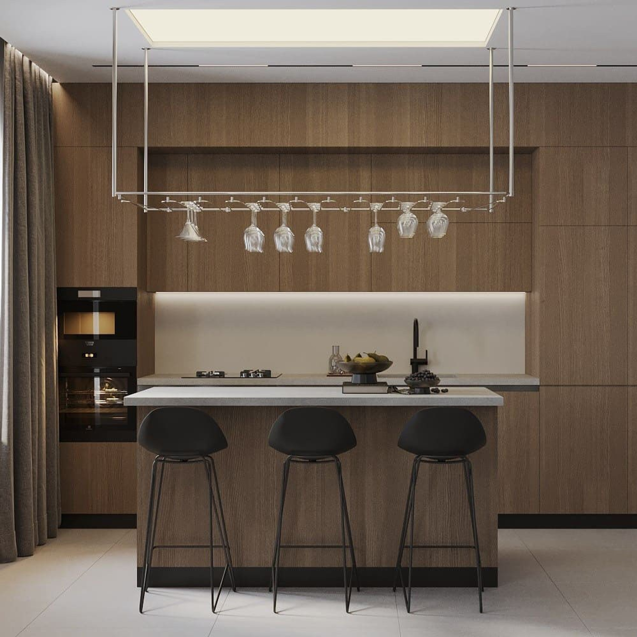 Вид на кухню с деревянными фасадами через остров с подвесной системой для бокалов.