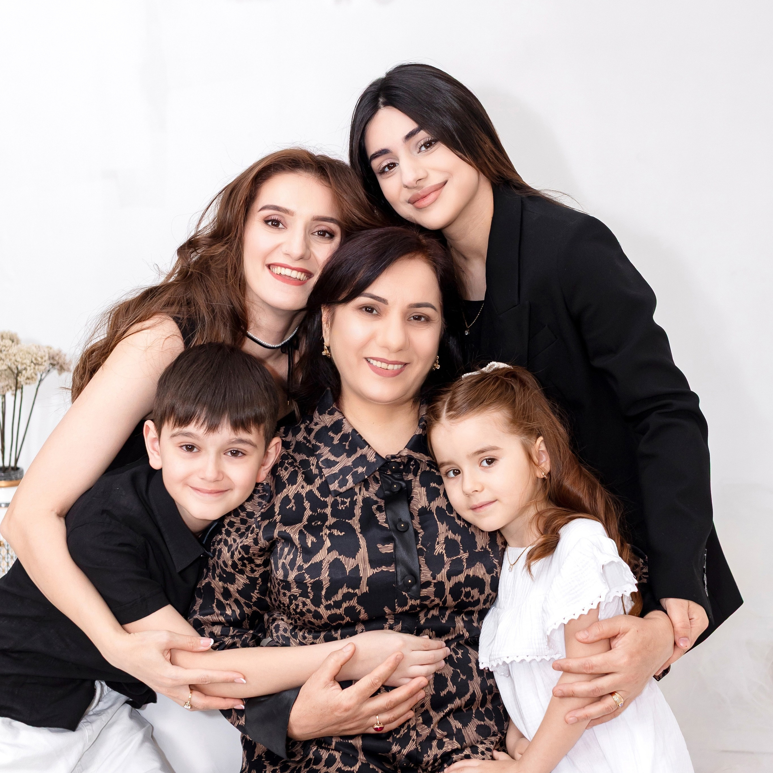 Айгюн с&nbsp;семьёй