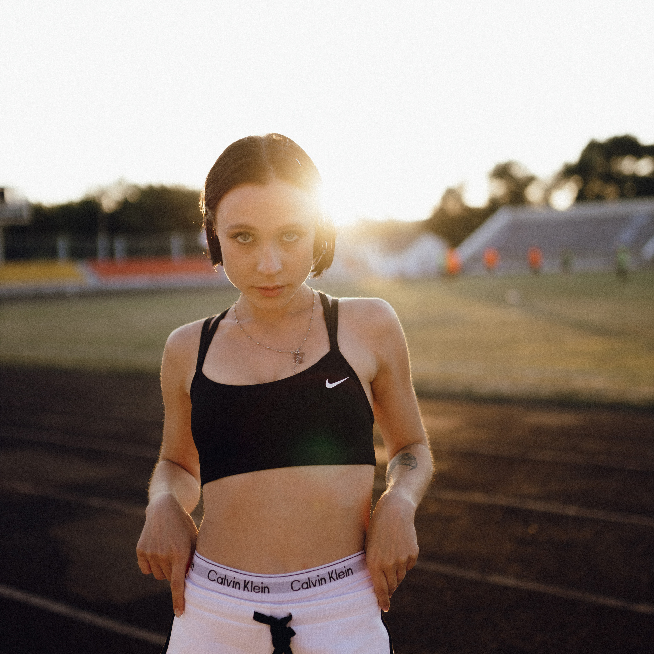 Оля на стадионе