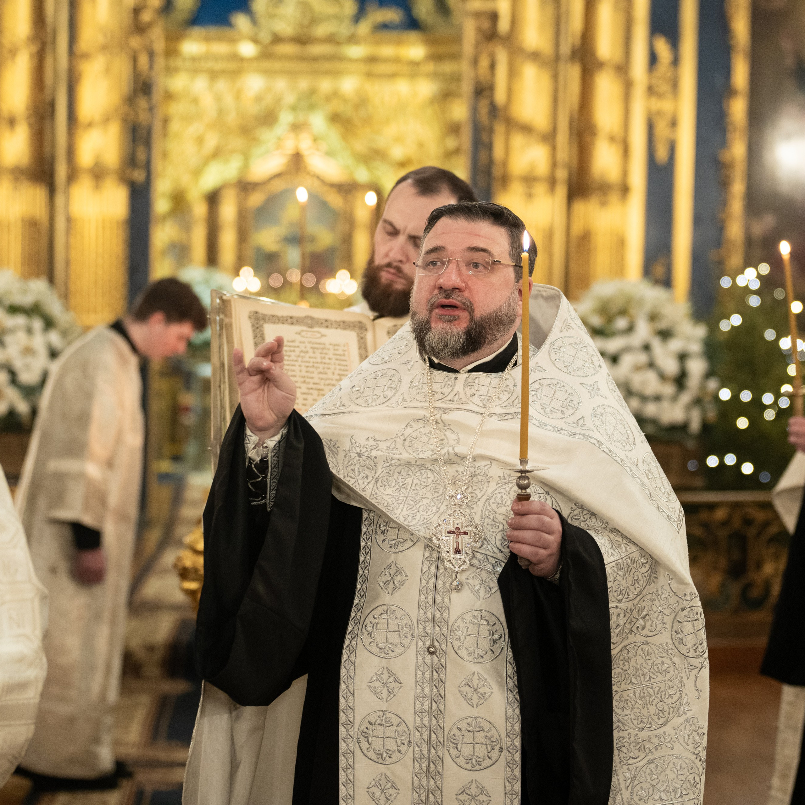 Божественная литургия в Николо-Богоявленском морском соборе. НИКОЛО-БОГОЯВЛЕНСКИЙ МОРСКОЙ СОБОР