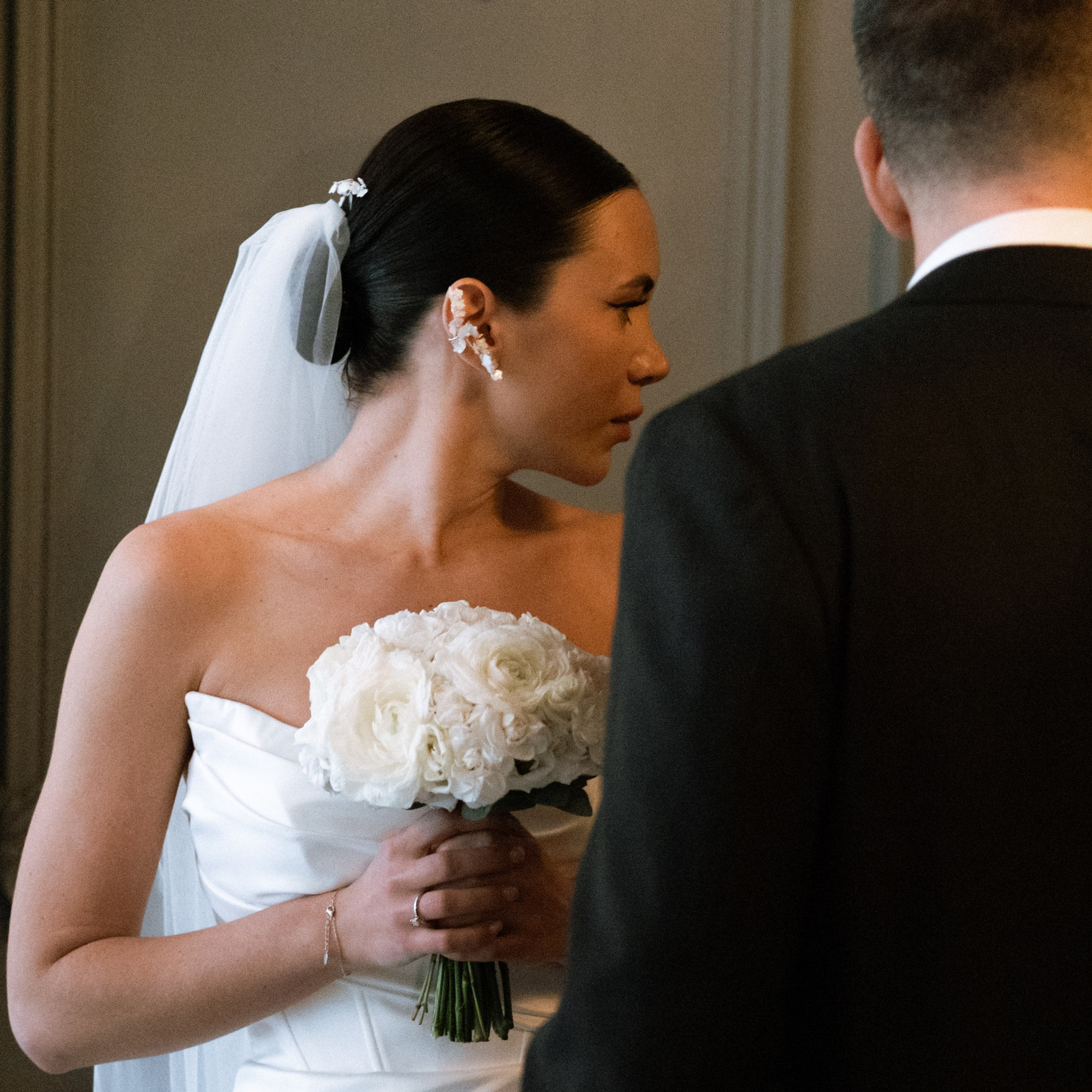 Регистрация брака в особняке Royal фотосессия лавстори в студии Москва и камерный ужин с друзьями. Свадебный фотограф Москва Москвовская область Санкт-Петербург