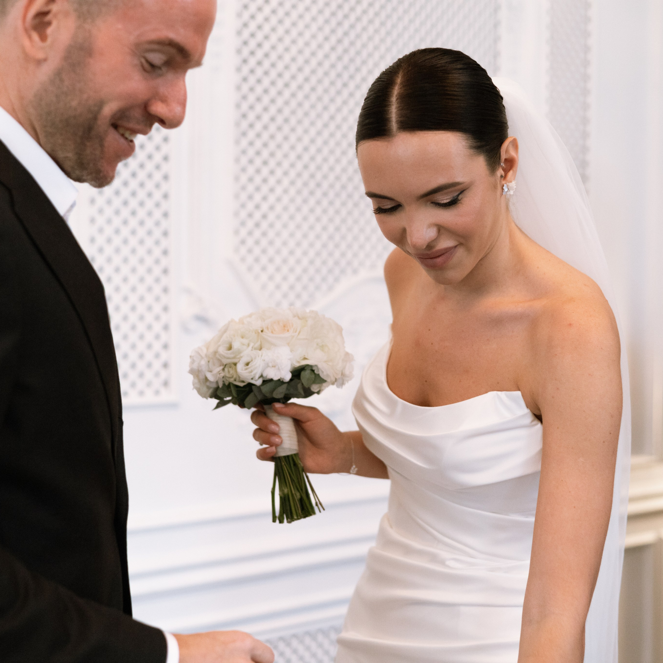 Регистрация брака в особняке Royal фотосессия лавстори в студии Москва и камерный ужин с друзьями. Свадебный фотограф Москва Москвовская область Санкт-Петербург