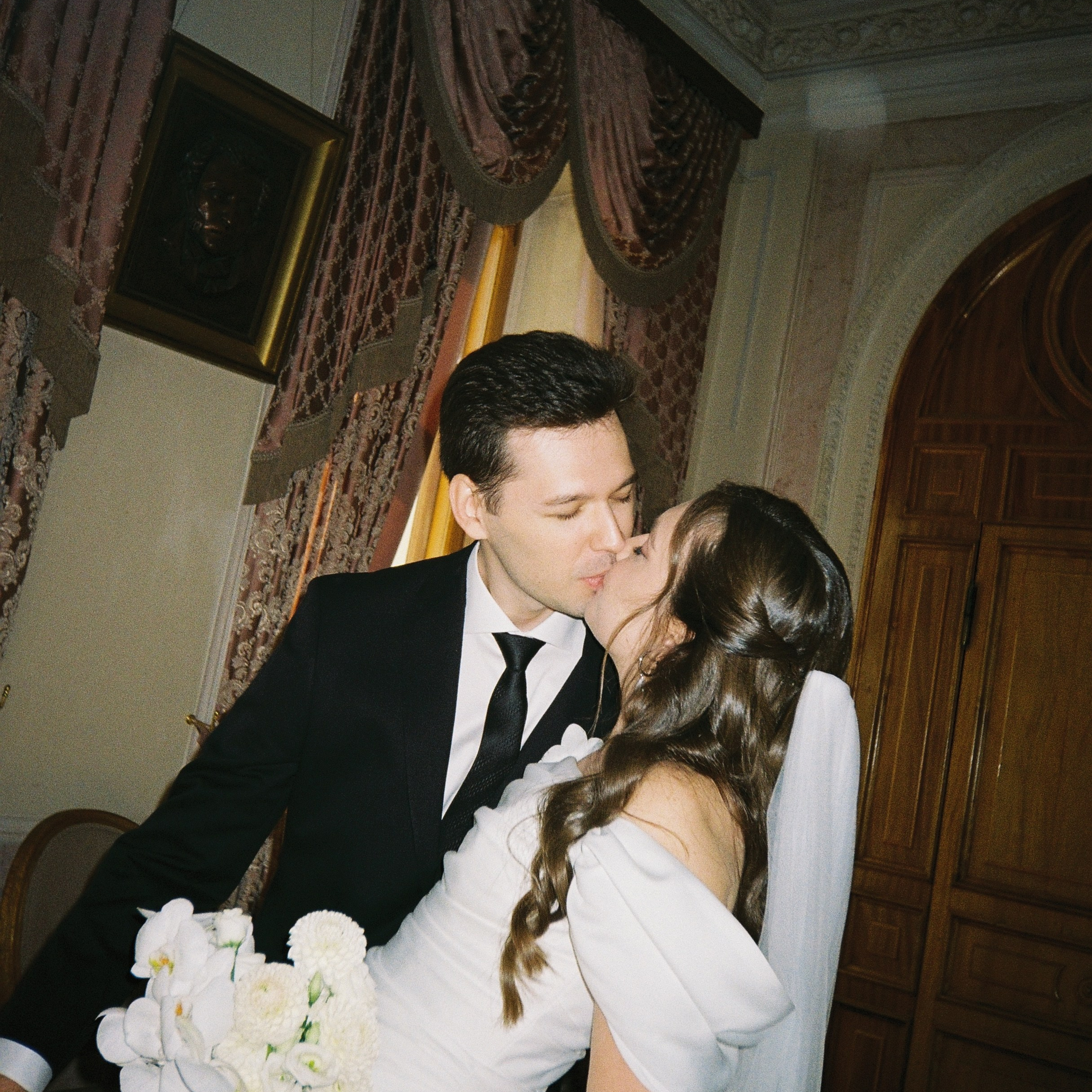 Регисрация брака в Пушкинской библиотеке и камерный свадебный ужин в кругу семьи в ресторане Ривьера. Свадебный фотограф Москва Москвовская область Санкт-Петербург