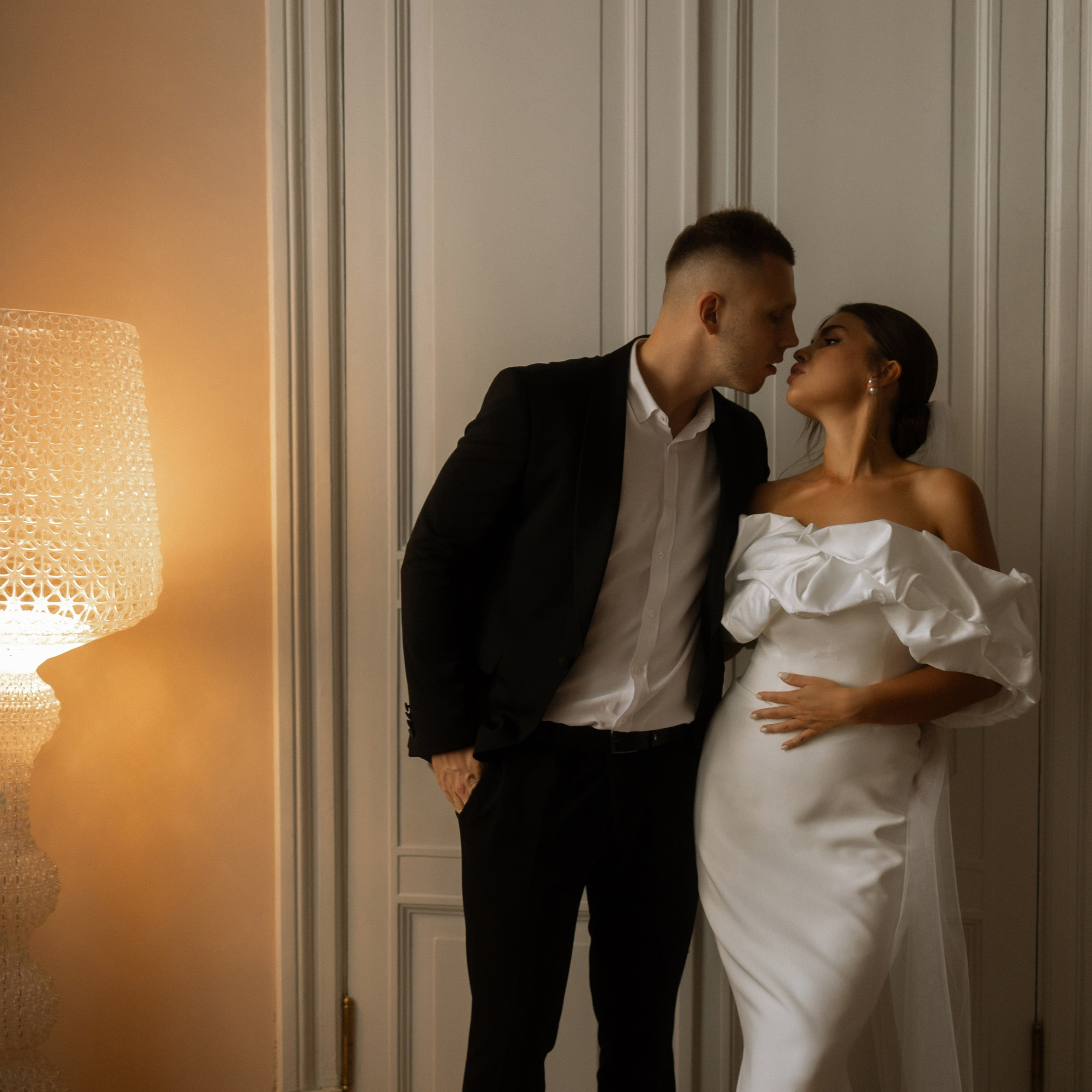 Камерная свадьба в Москве утро в отеле Рихтер регистрация в White studio Royal адреса счастья. Свадебный фотограф Москва Москвовская область Санкт-Петербург