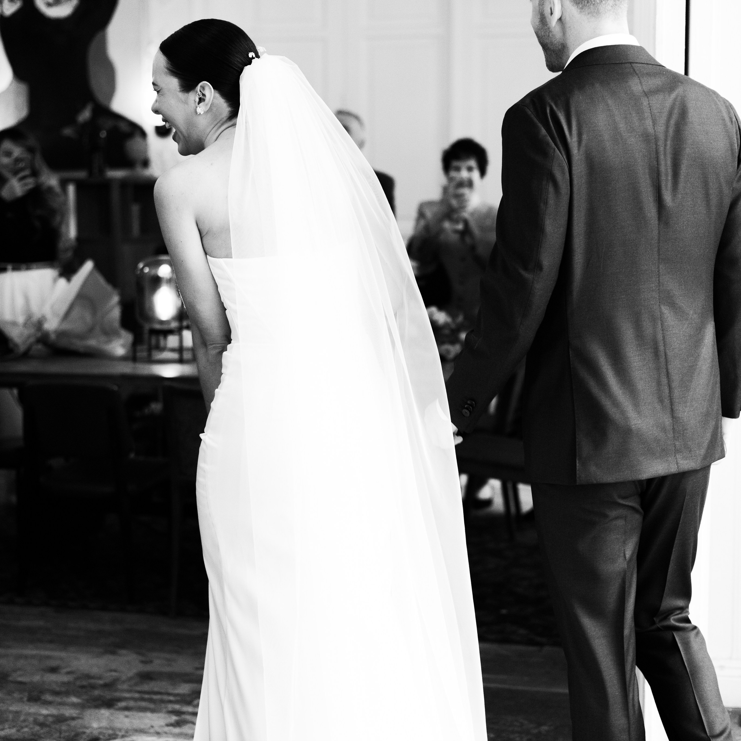 Регистрация брака в особняке Royal фотосессия лавстори в студии Москва и камерный ужин с друзьями. Свадебный фотограф Москва Москвовская область Санкт-Петербург