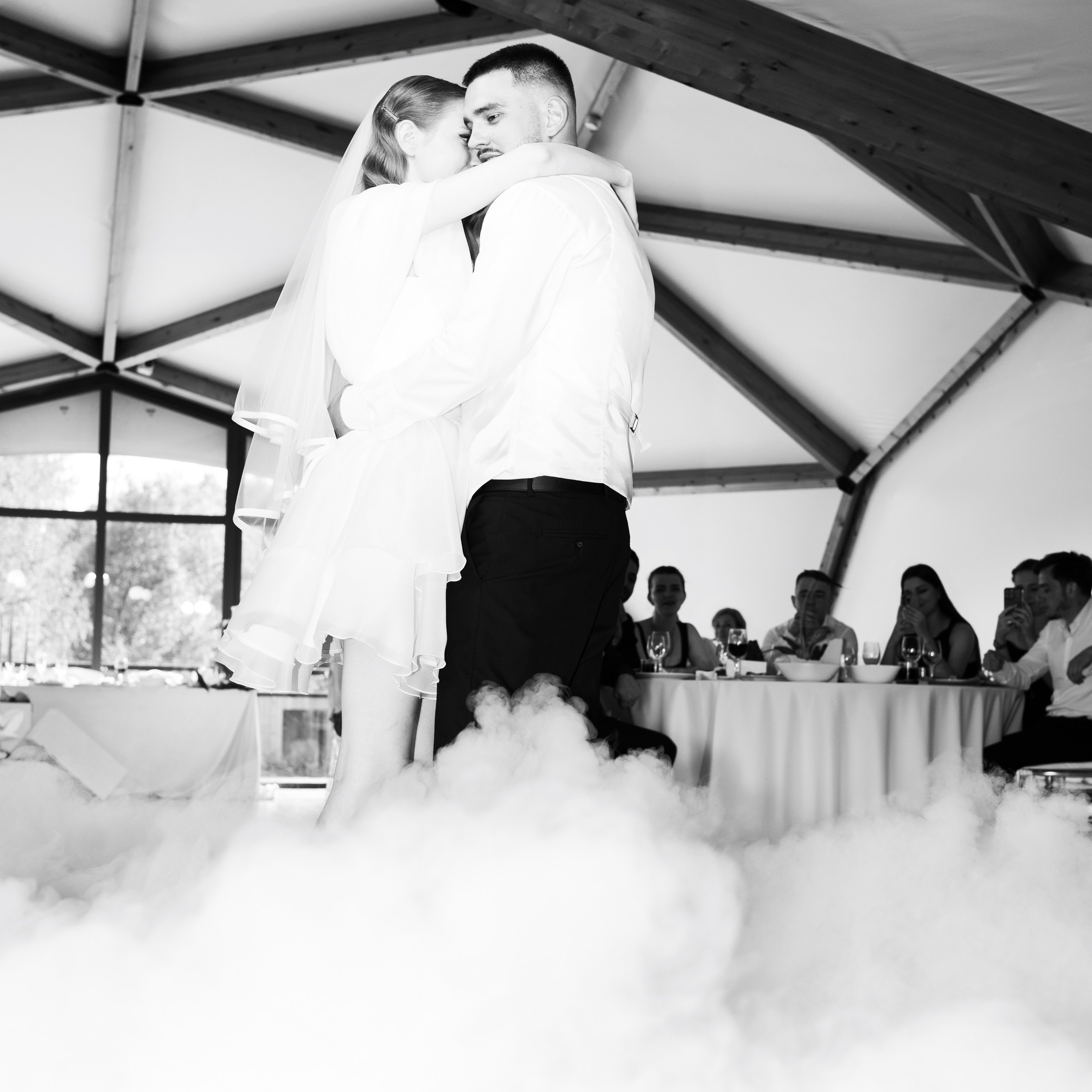 Свадьба на 50 человек на озере Сенеж площадка the Sun выездная регистрация. Свадебный фотограф Москва Москвовская область Санкт-Петербург