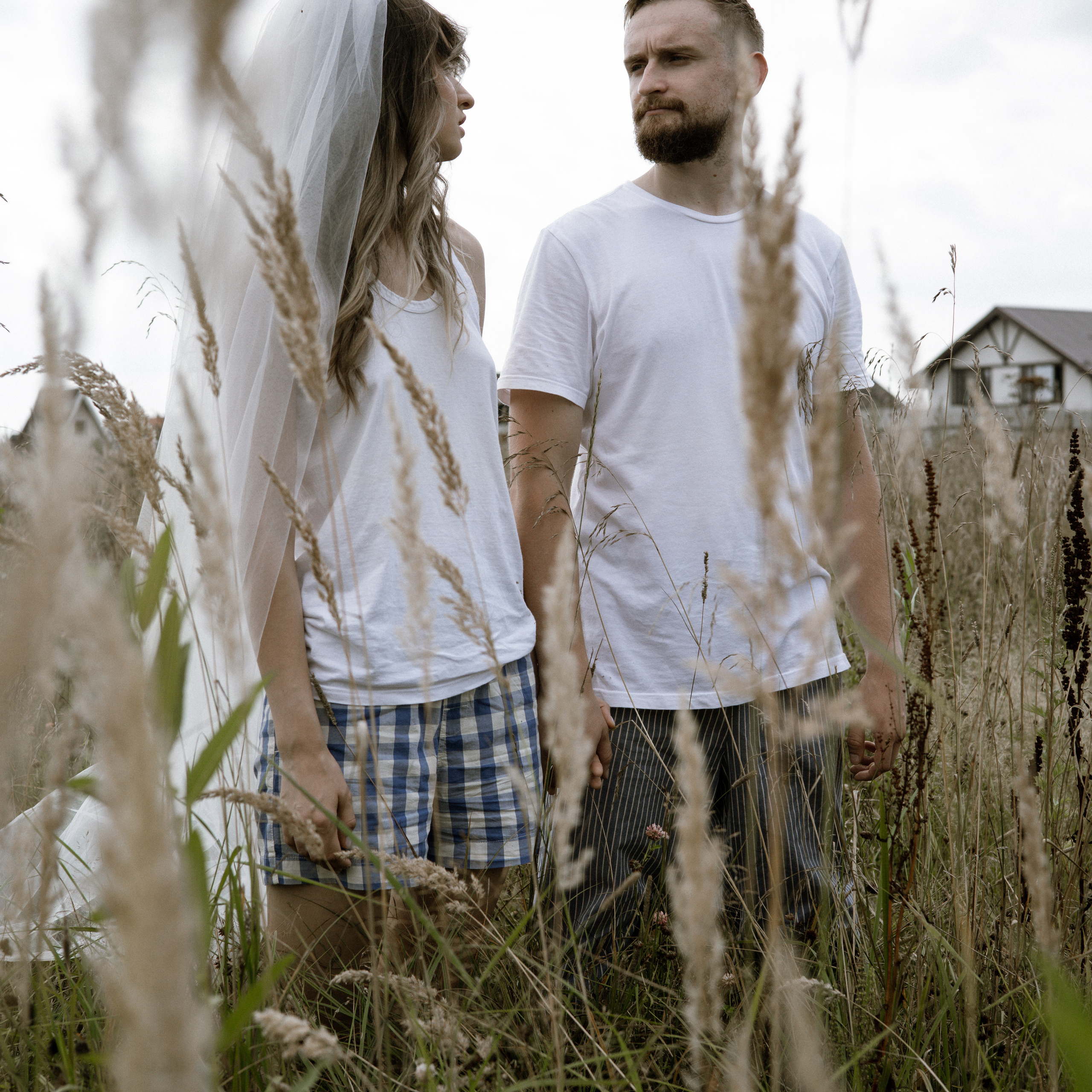 Vnukovo Village свадебная фотосессия с выездной регистрацияей жарким августом утро невесты в доме на природе и выездная регистрация. Свадебный фотограф Москва Москвовская область Санкт-Петербург