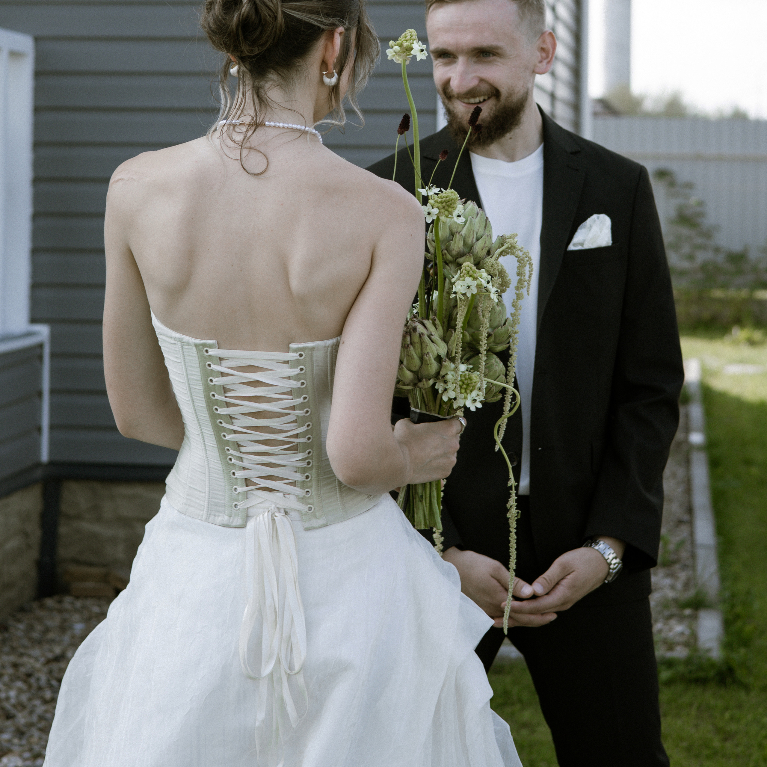 Vnukovo Village свадебная фотосессия с выездной регистрацияей жарким августом утро невесты в доме на природе и выездная регистрация. Свадебный фотограф Москва Москвовская область Санкт-Петербург