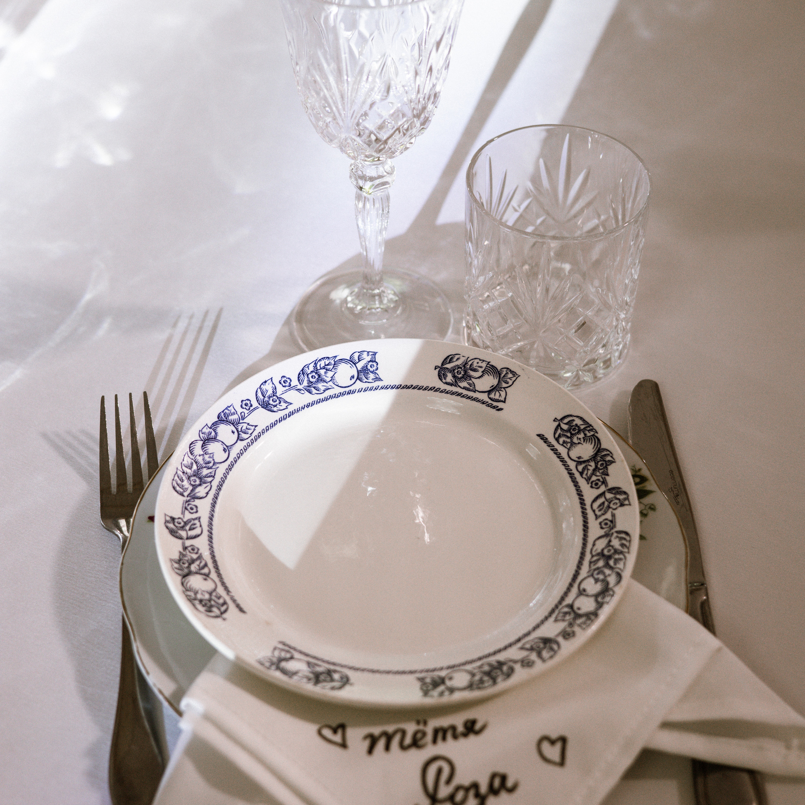 Vnukovo Village свадебная фотосессия с выездной регистрацияей жарким августом утро невесты в доме на природе и выездная регистрация. Свадебный фотограф Москва Москвовская область Санкт-Петербург