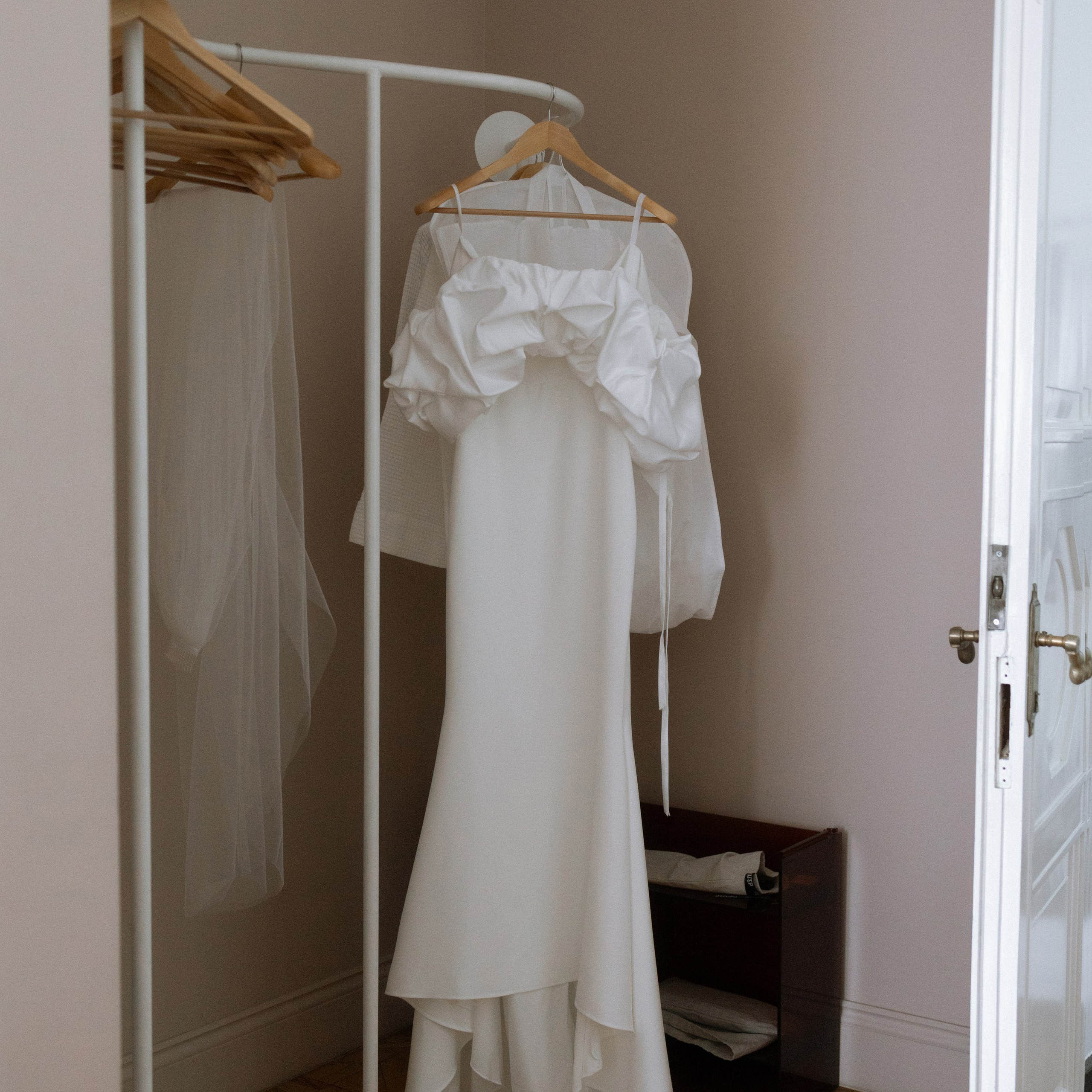 Камерная свадьба в Москве утро в отеле Рихтер регистрация в White studio Royal адреса счастья. Свадебный фотограф Москва Москвовская область Санкт-Петербург