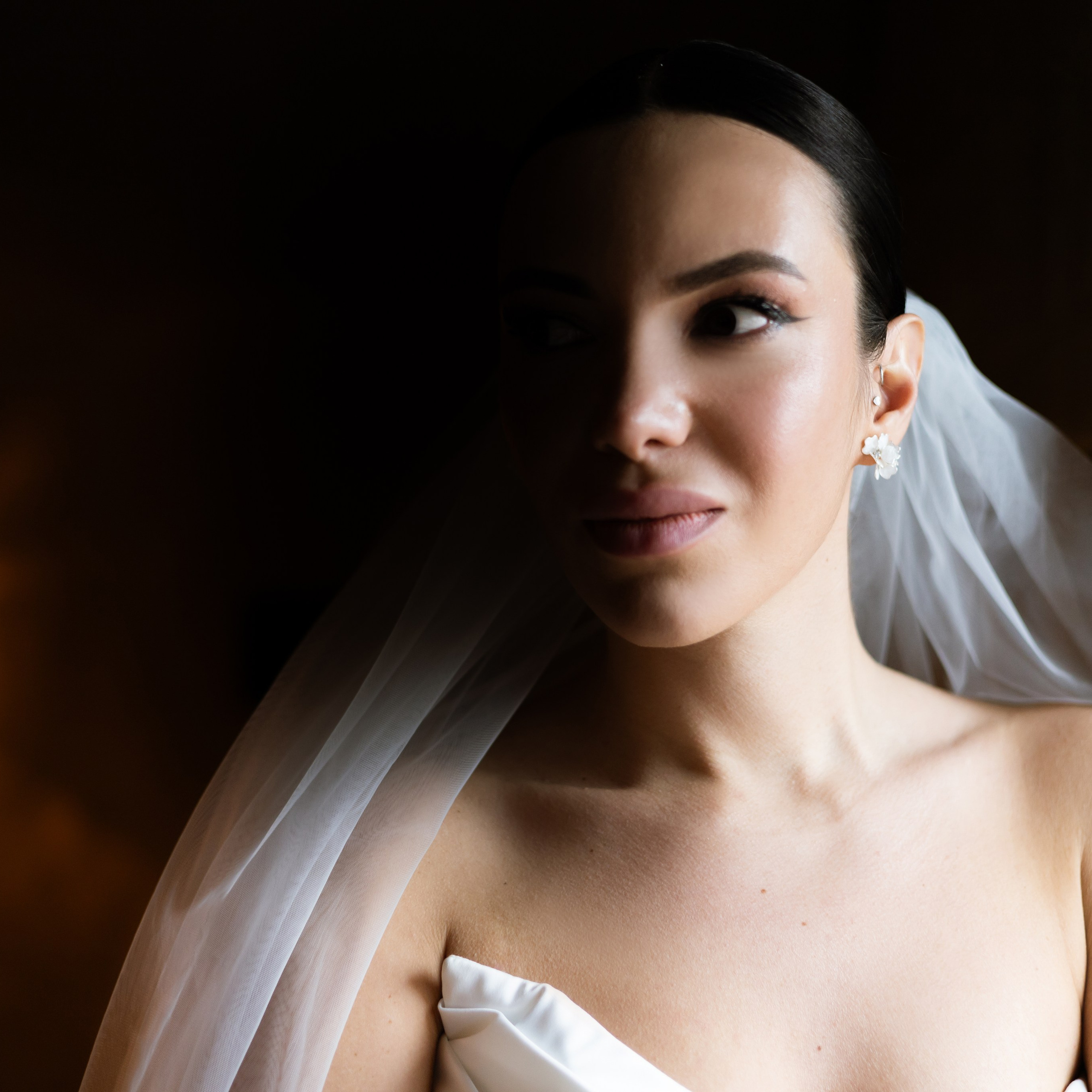 Регистрация брака в особняке Royal фотосессия лавстори в студии Москва и камерный ужин с друзьями. Свадебный фотограф Москва Москвовская область Санкт-Петербург