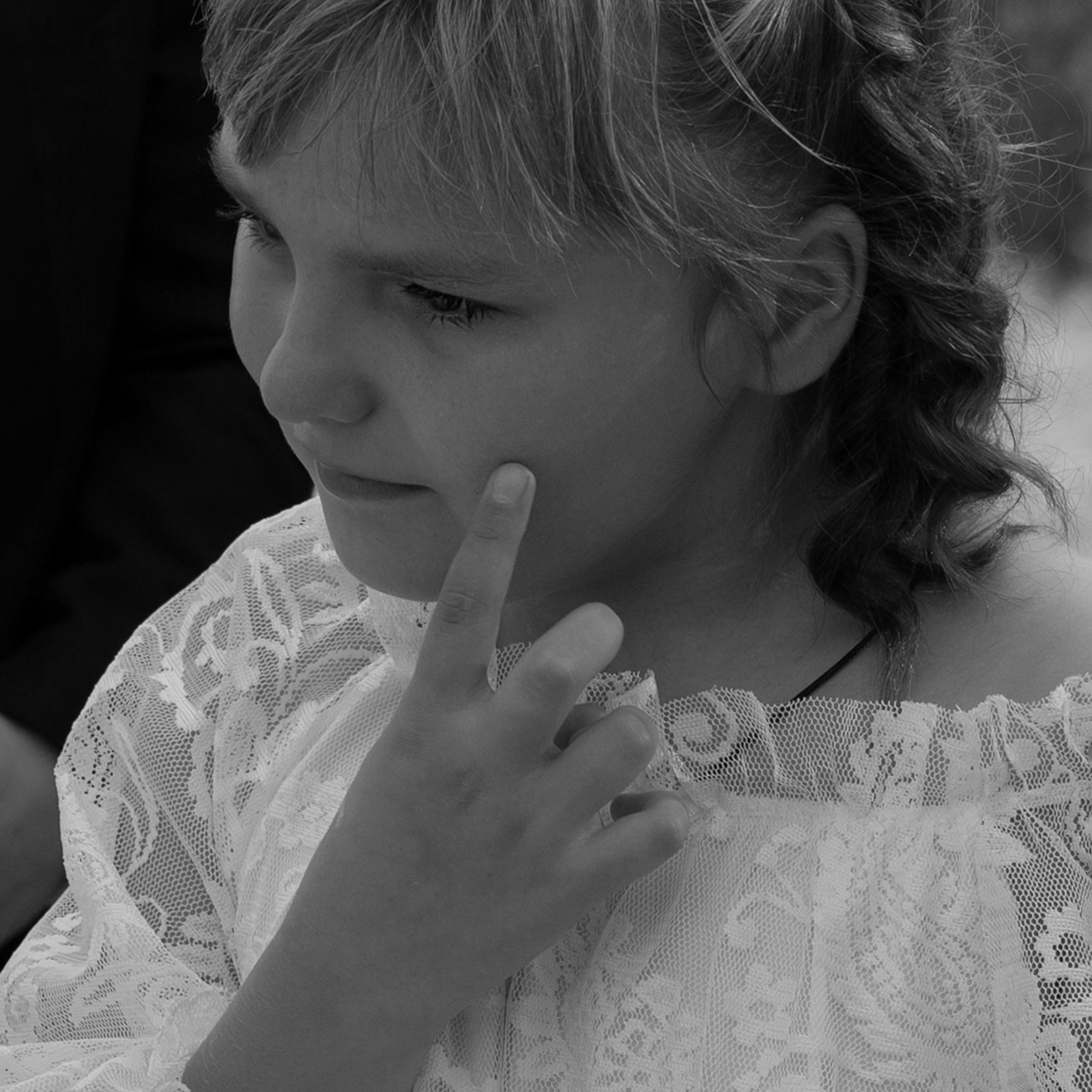 Свадебная съемка камерная с цветным дымом. Свадебный фотограф Москва Москвовская область Санкт-Петербург