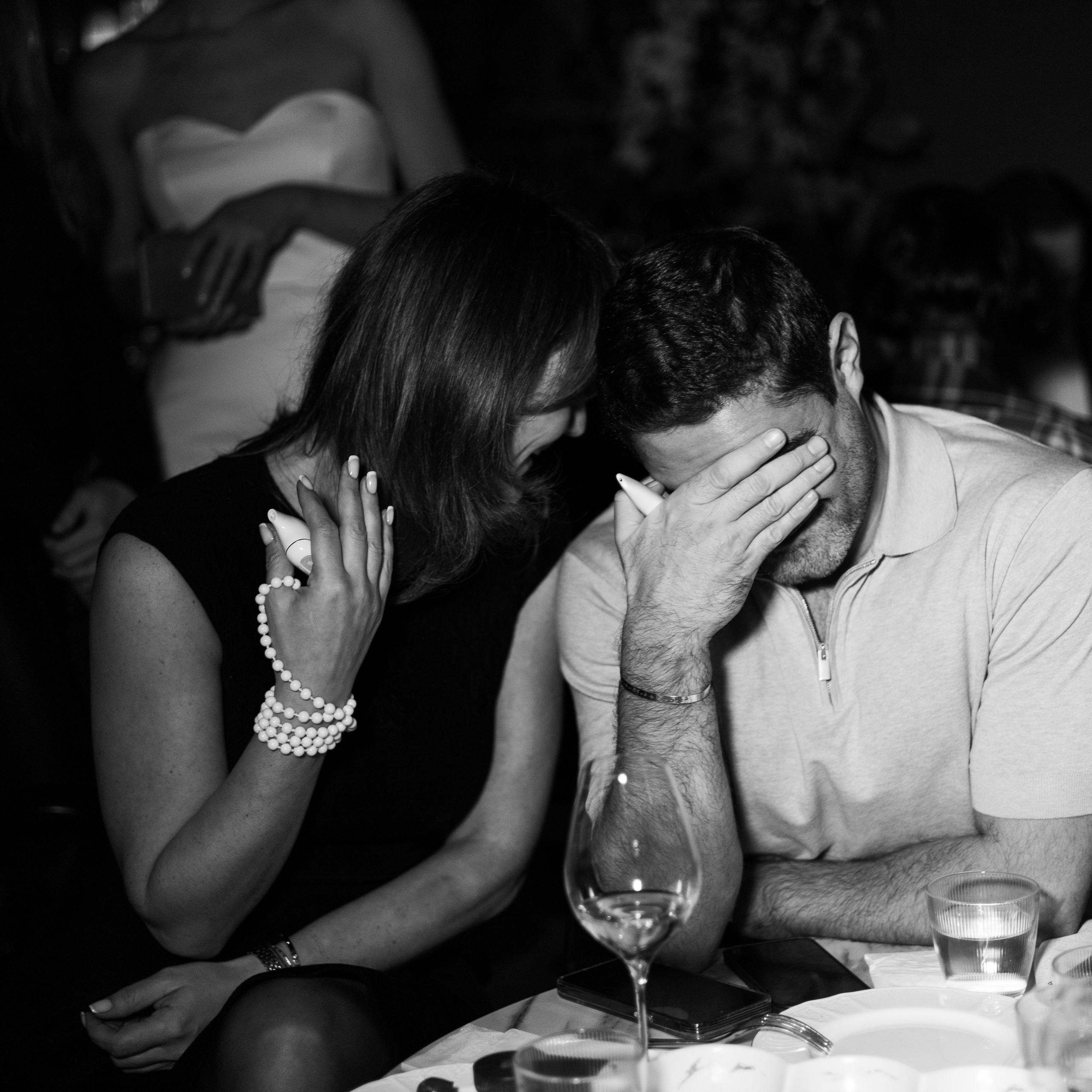 Регистрация брака в особняке Royal фотосессия лавстори в студии Москва и камерный ужин с друзьями. Свадебный фотограф Москва Москвовская область Санкт-Петербург