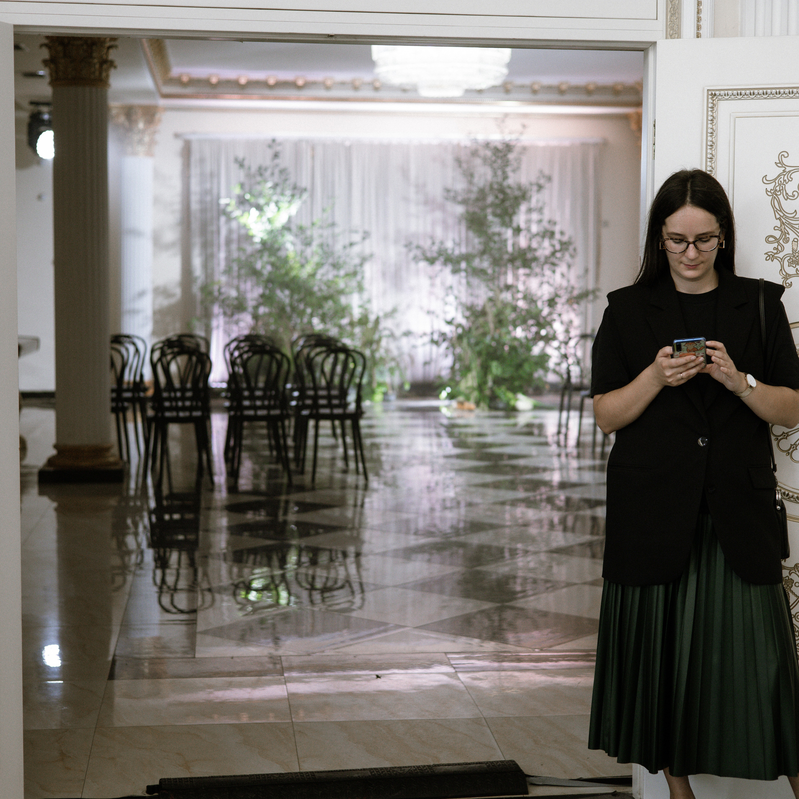 Vnukovo Village свадебная фотосессия с выездной регистрацияей жарким августом утро невесты в доме на природе и выездная регистрация. Свадебный фотограф Москва Москвовская область Санкт-Петербург