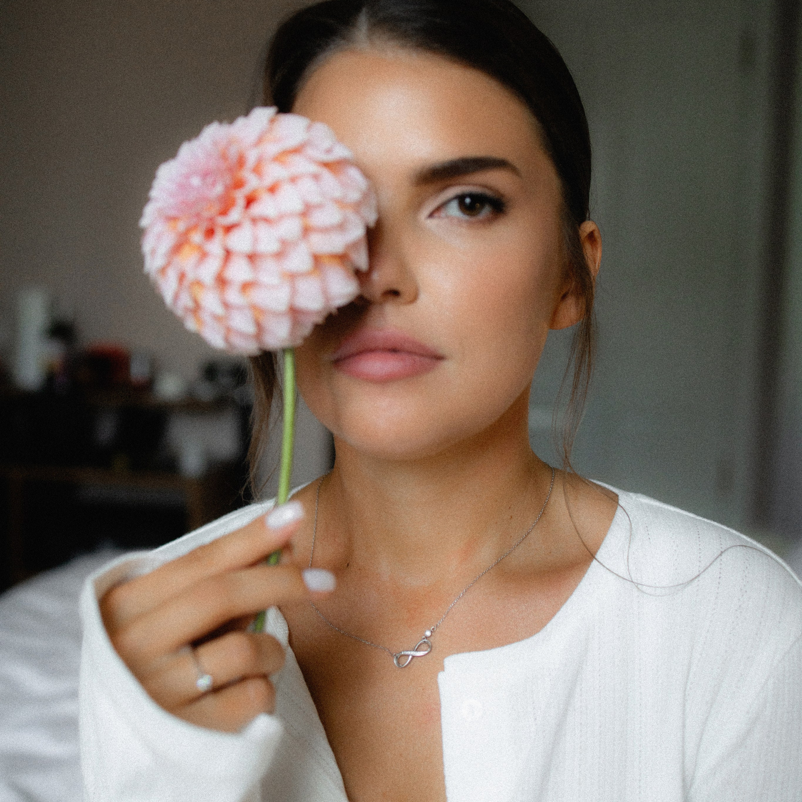 Камерная свадьба в Москве утро в отеле Рихтер регистрация в White studio Royal адреса счастья. Свадебный фотограф Москва Москвовская область Санкт-Петербург