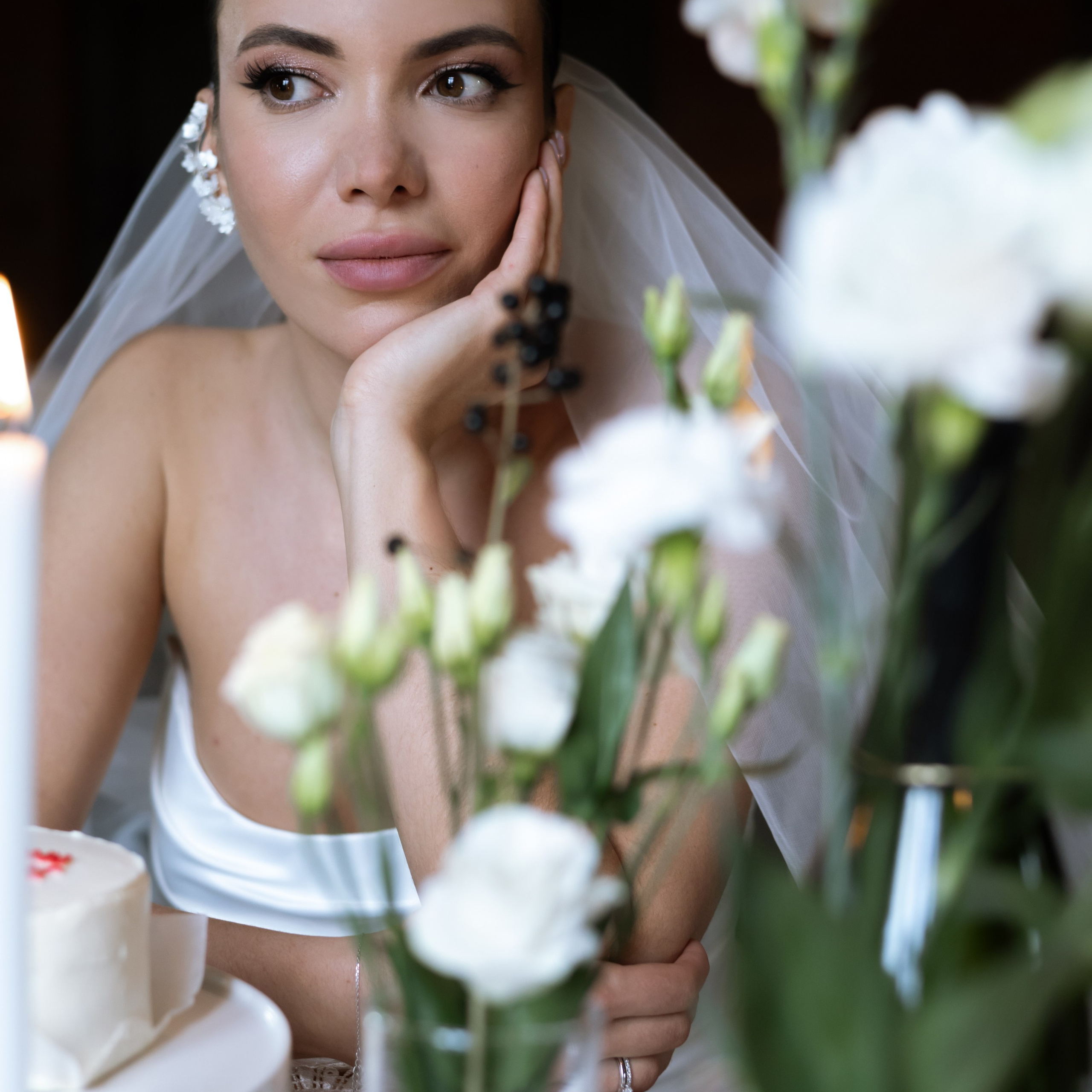 Регистрация брака в особняке Royal фотосессия лавстори в студии Москва и камерный ужин с друзьями. Свадебный фотограф Москва Москвовская область Санкт-Петербург