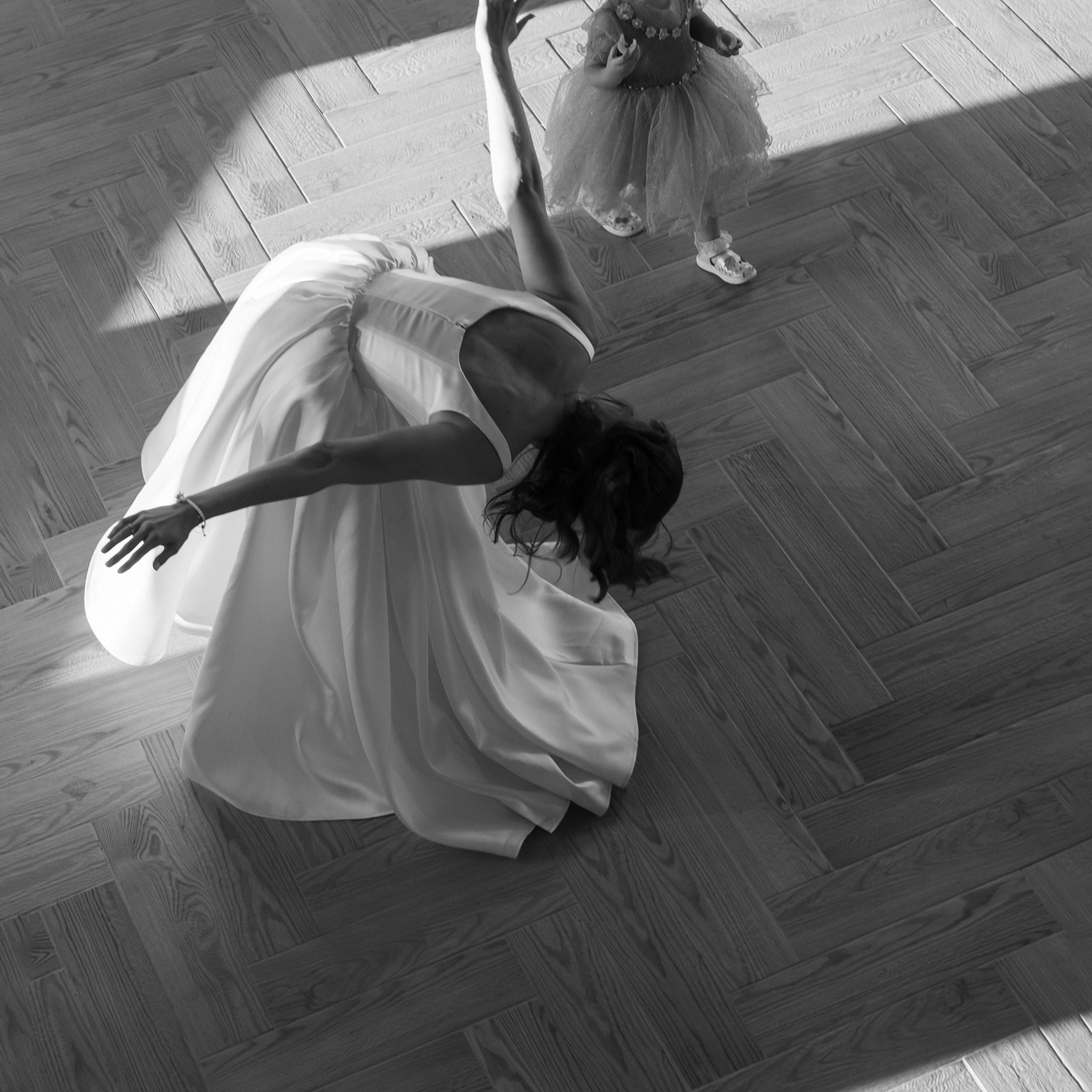 Свадебная съемка камерная с цветным дымом. Свадебный фотограф Москва Москвовская область Санкт-Петербург