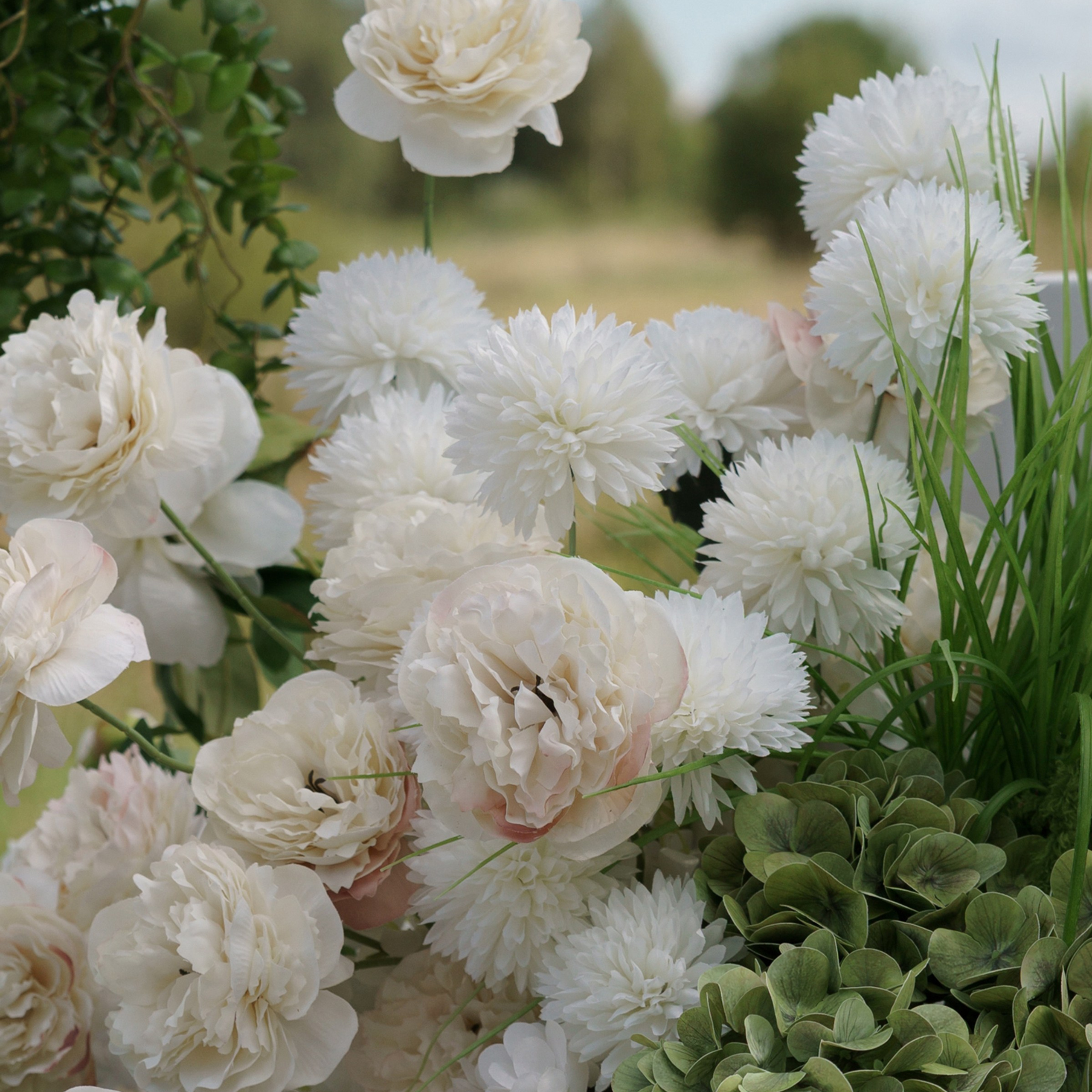 Свадебная съемка камерная с цветным дымом. Свадебный фотограф Москва Москвовская область Санкт-Петербург
