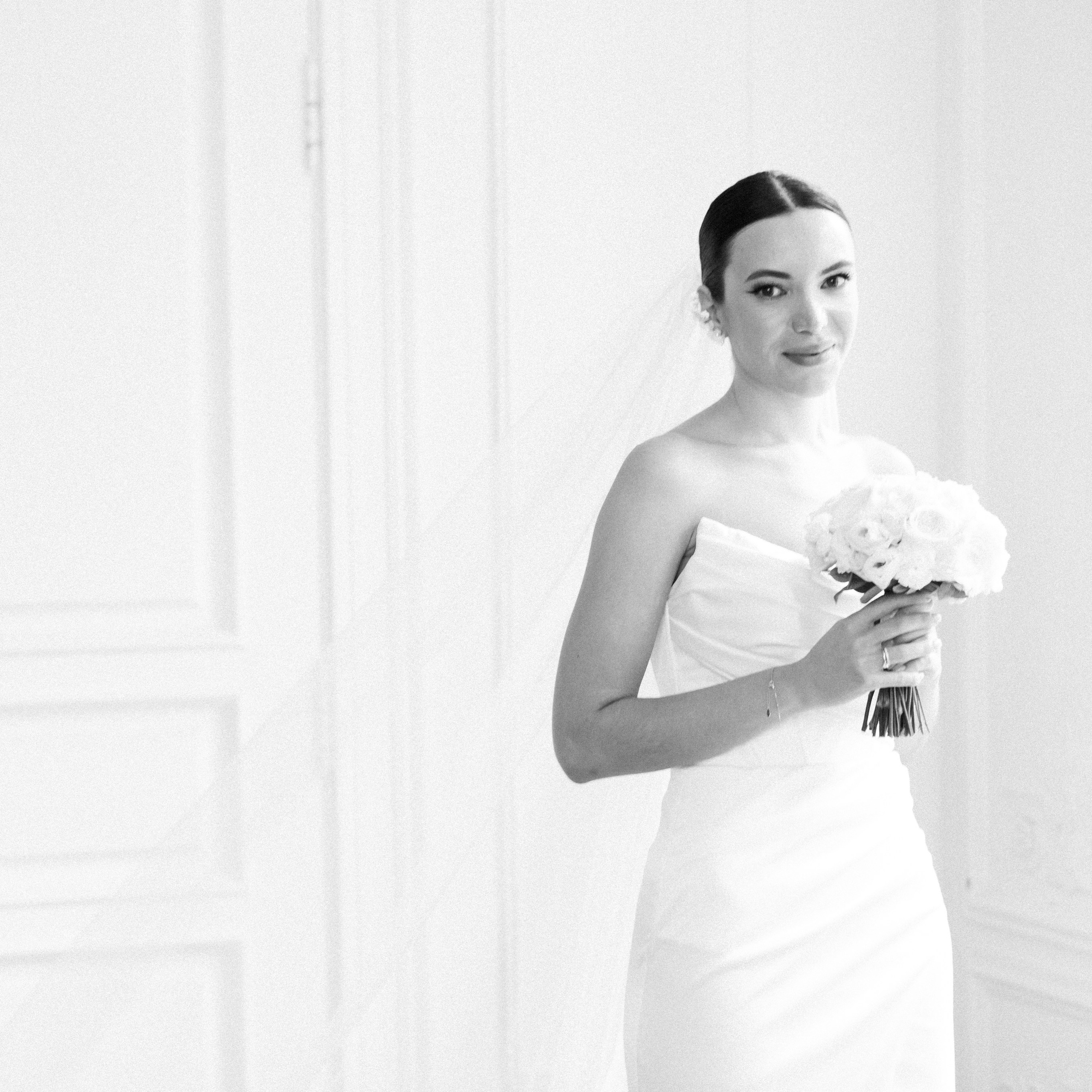 Регистрация брака в особняке Royal фотосессия лавстори в студии Москва и камерный ужин с друзьями. Свадебный фотограф Москва Москвовская область Санкт-Петербург