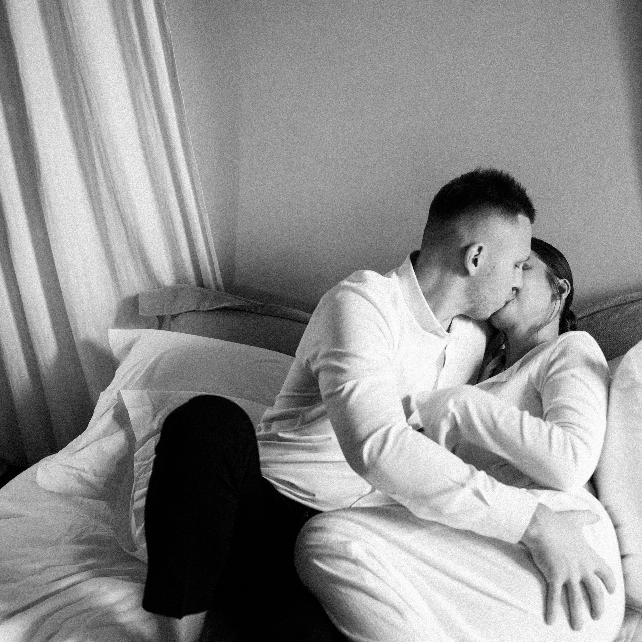 Камерная свадьба в Москве утро в отеле Рихтер регистрация в White studio Royal адреса счастья. Свадебный фотограф Москва Москвовская область Санкт-Петербург