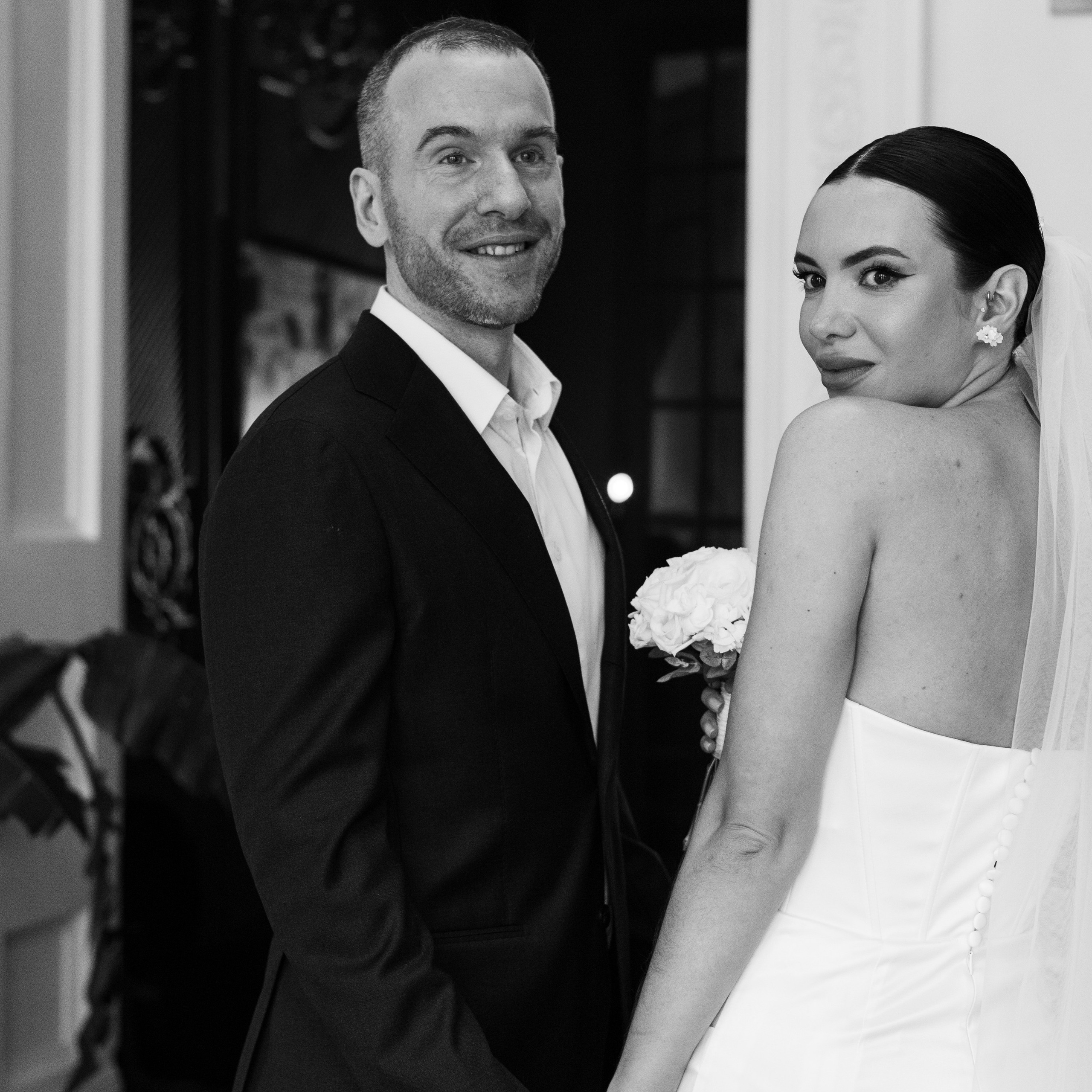 Регистрация брака в особняке Royal фотосессия лавстори в студии Москва и камерный ужин с друзьями. Свадебный фотограф Москва Москвовская область Санкт-Петербург