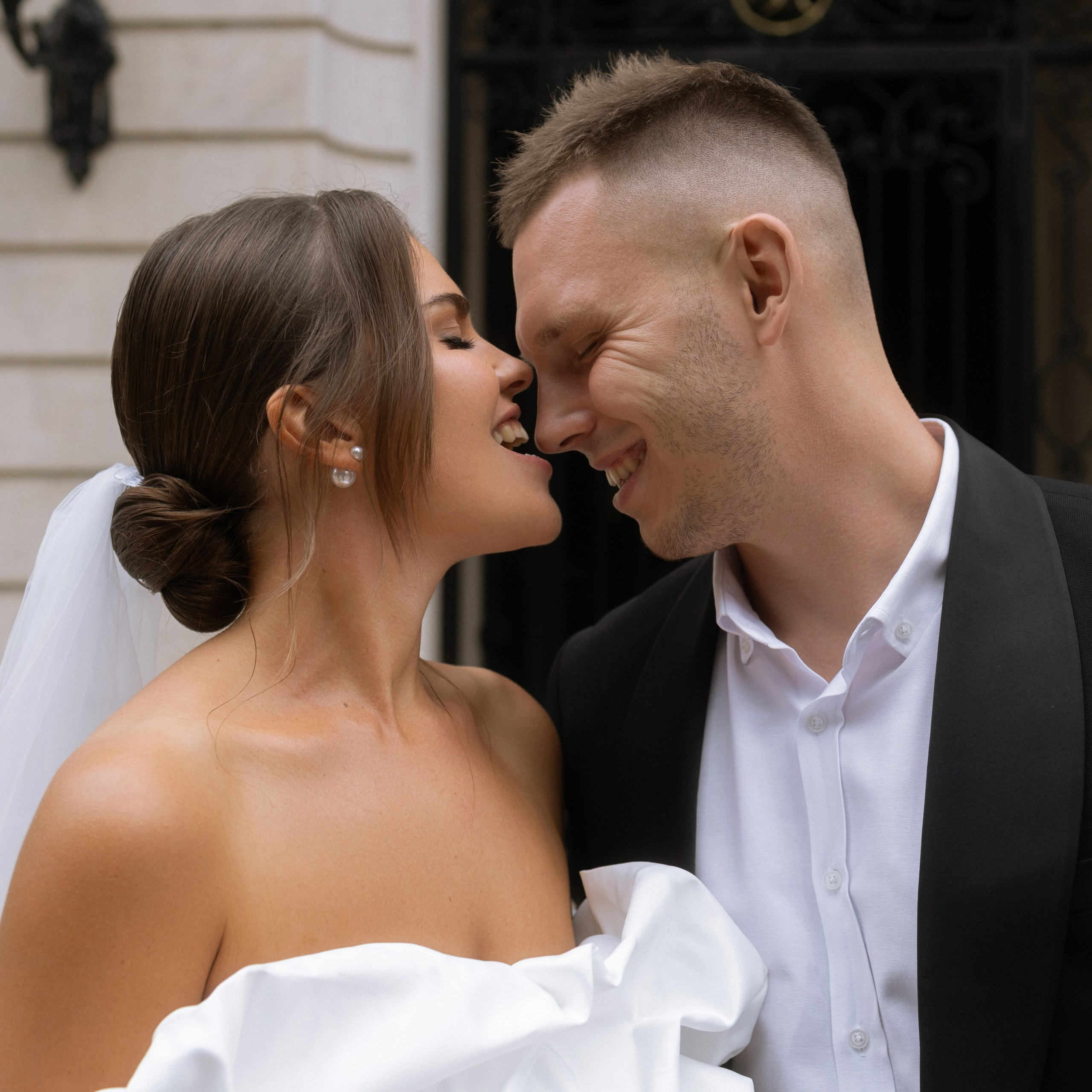 Камерная свадьба в Москве утро в отеле Рихтер регистрация в White studio Royal адреса счастья. Свадебный фотограф Москва Москвовская область Санкт-Петербург