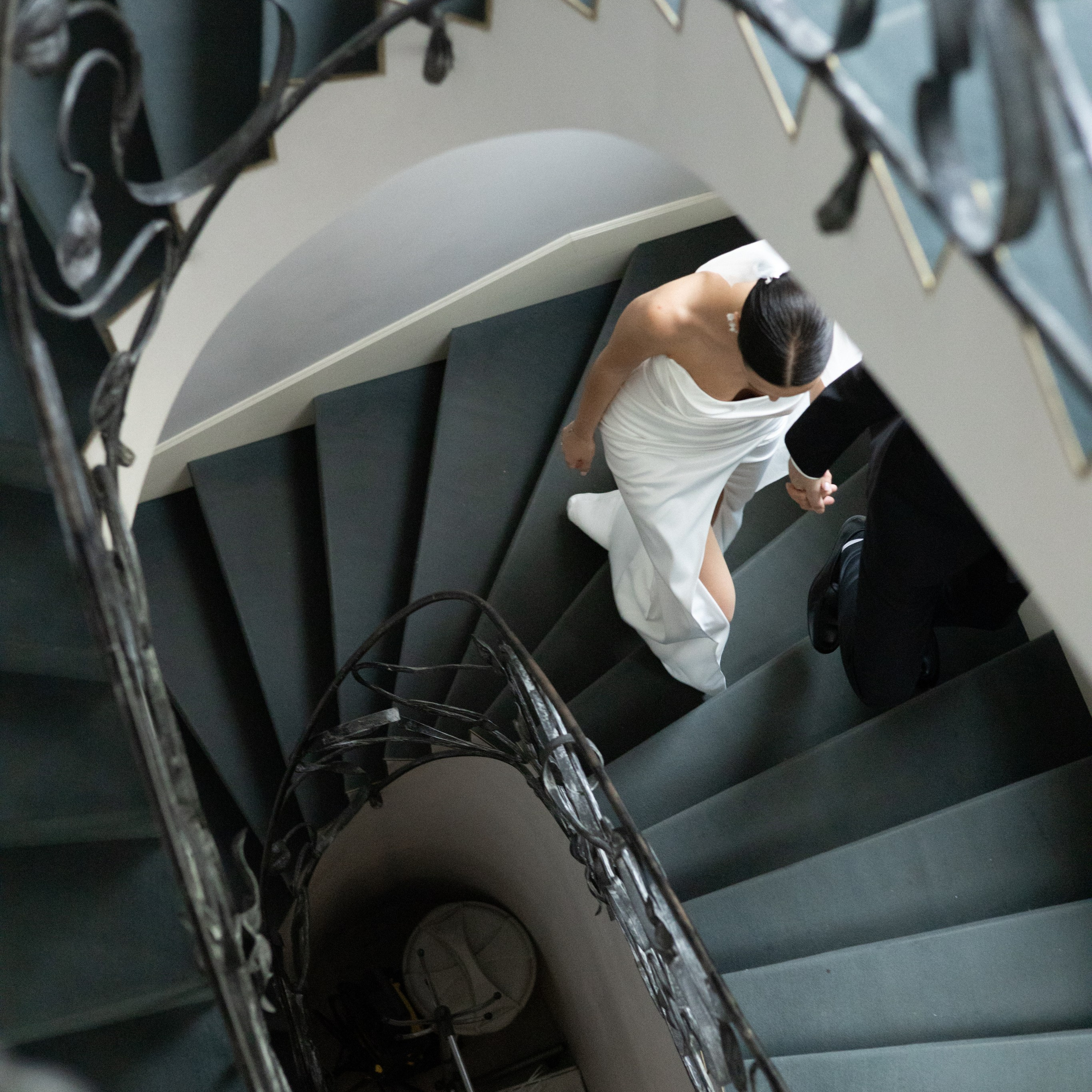 Регистрация брака в особняке Royal фотосессия лавстори в студии Москва и камерный ужин с друзьями. Свадебный фотограф Москва Москвовская область Санкт-Петербург