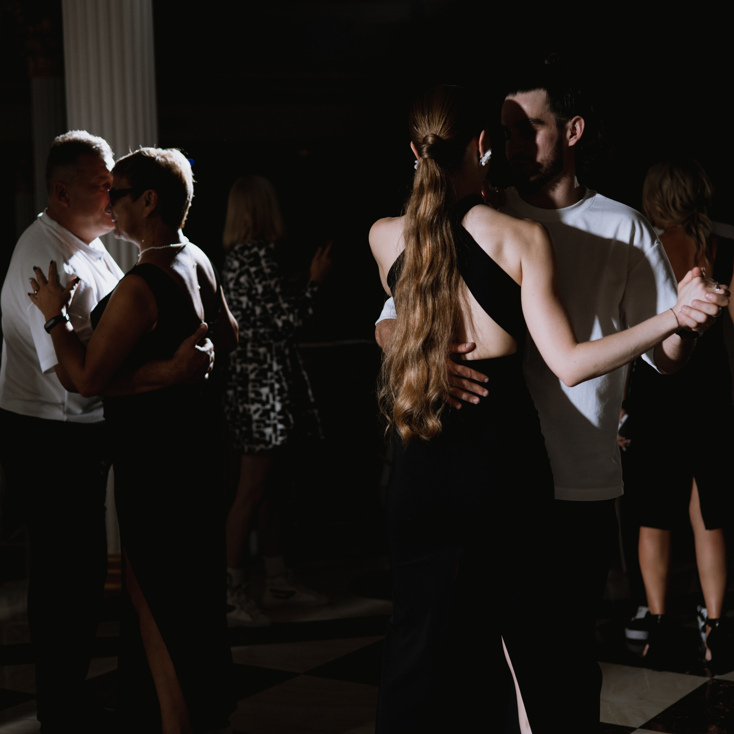 Vnukovo Village свадебная фотосессия с выездной регистрацияей жарким августом утро невесты в доме на природе и выездная регистрация. Свадебный фотограф Москва Москвовская область Санкт-Петербург